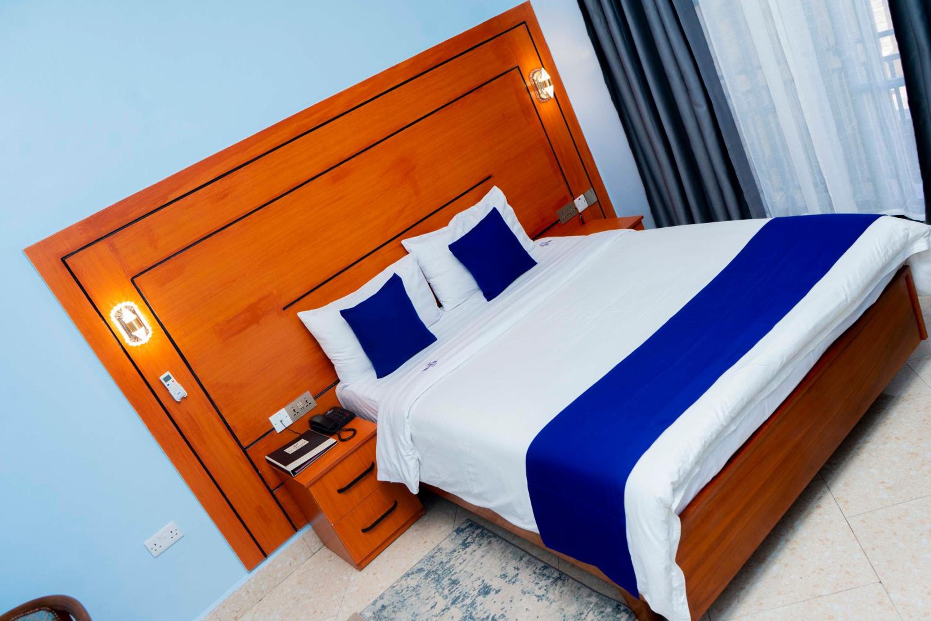 Deluxe Suite - Photo 2