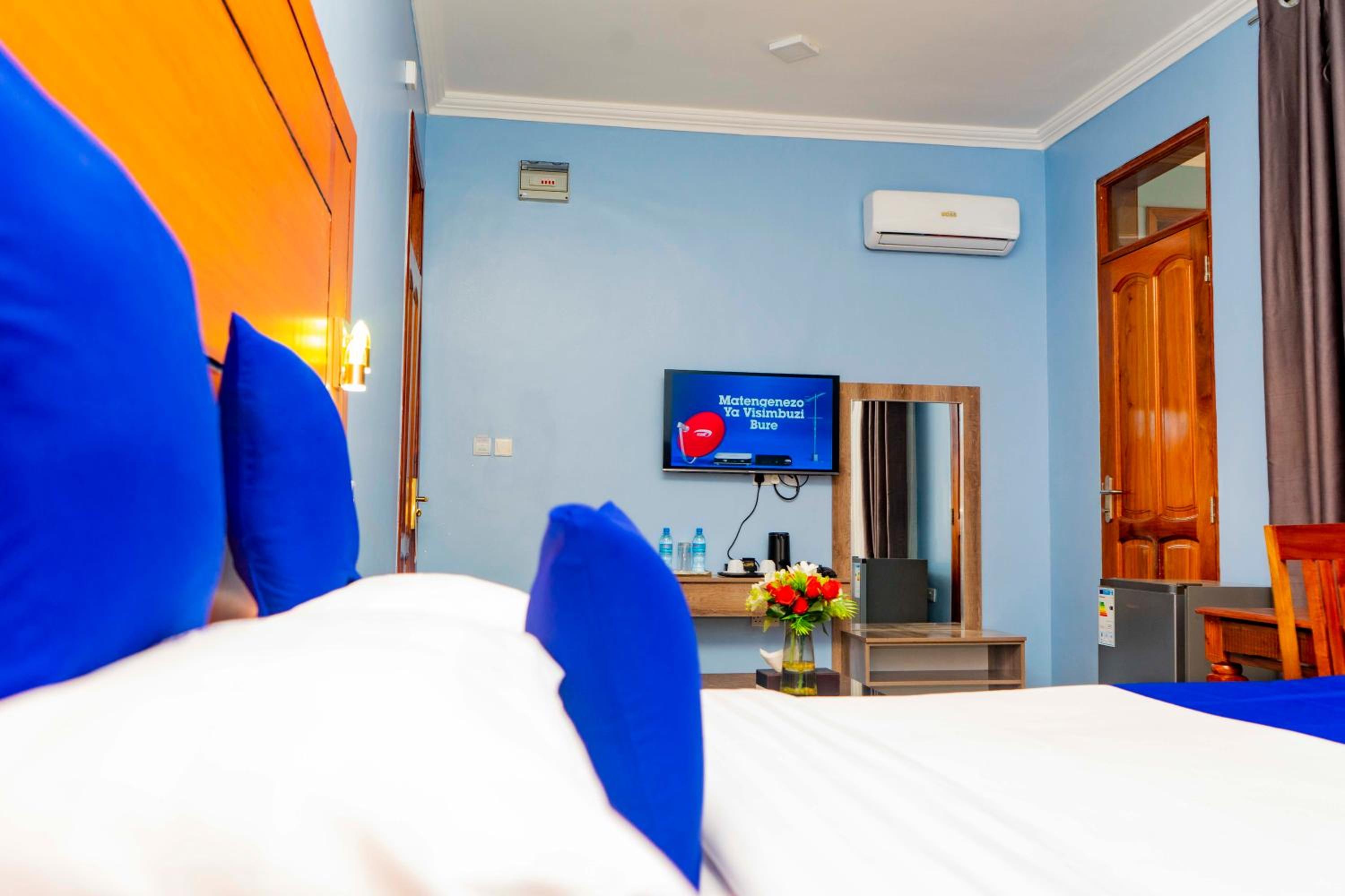 Suite with Balcony - Photo 4