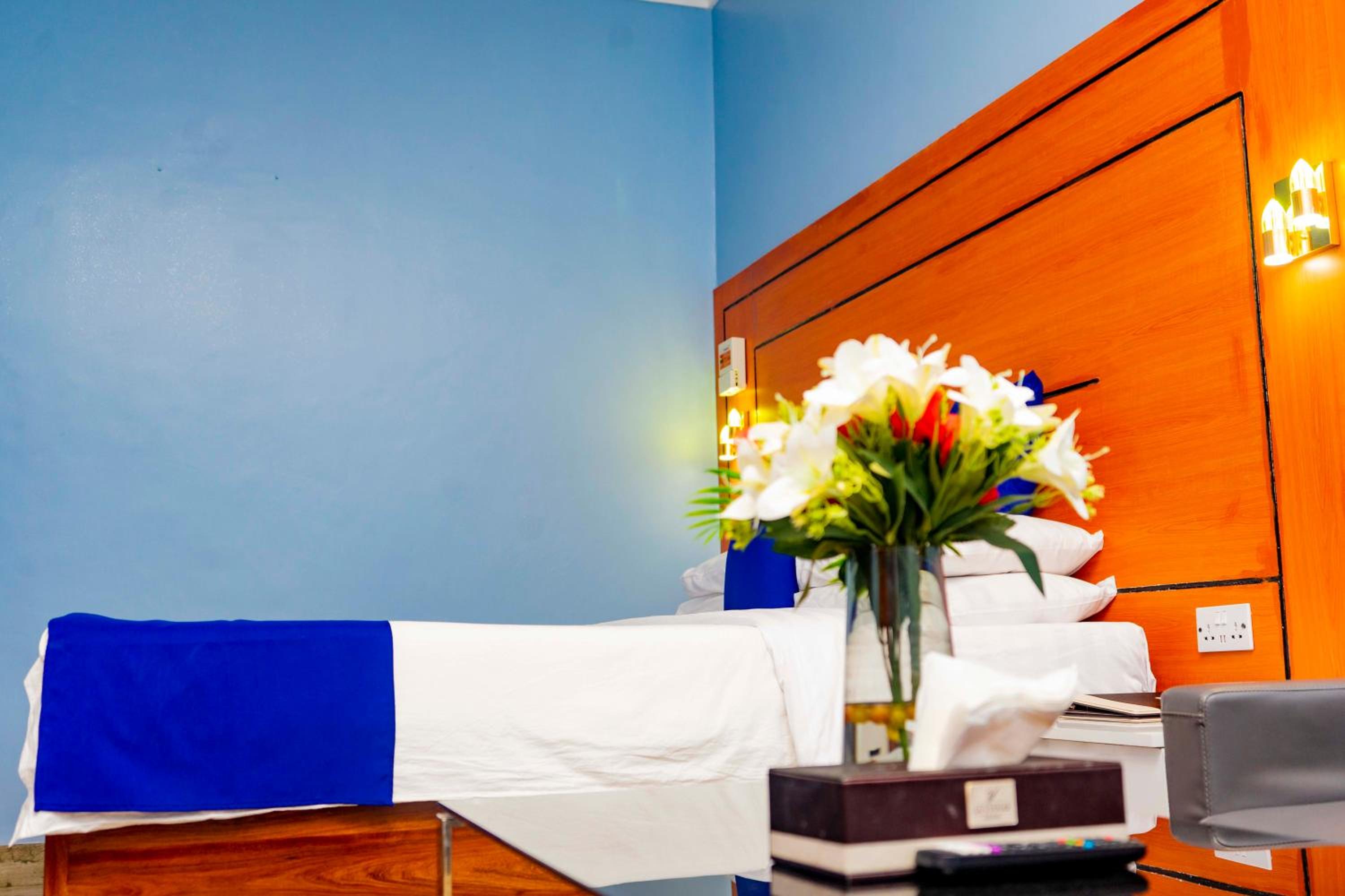 Suite with Balcony - Photo 8