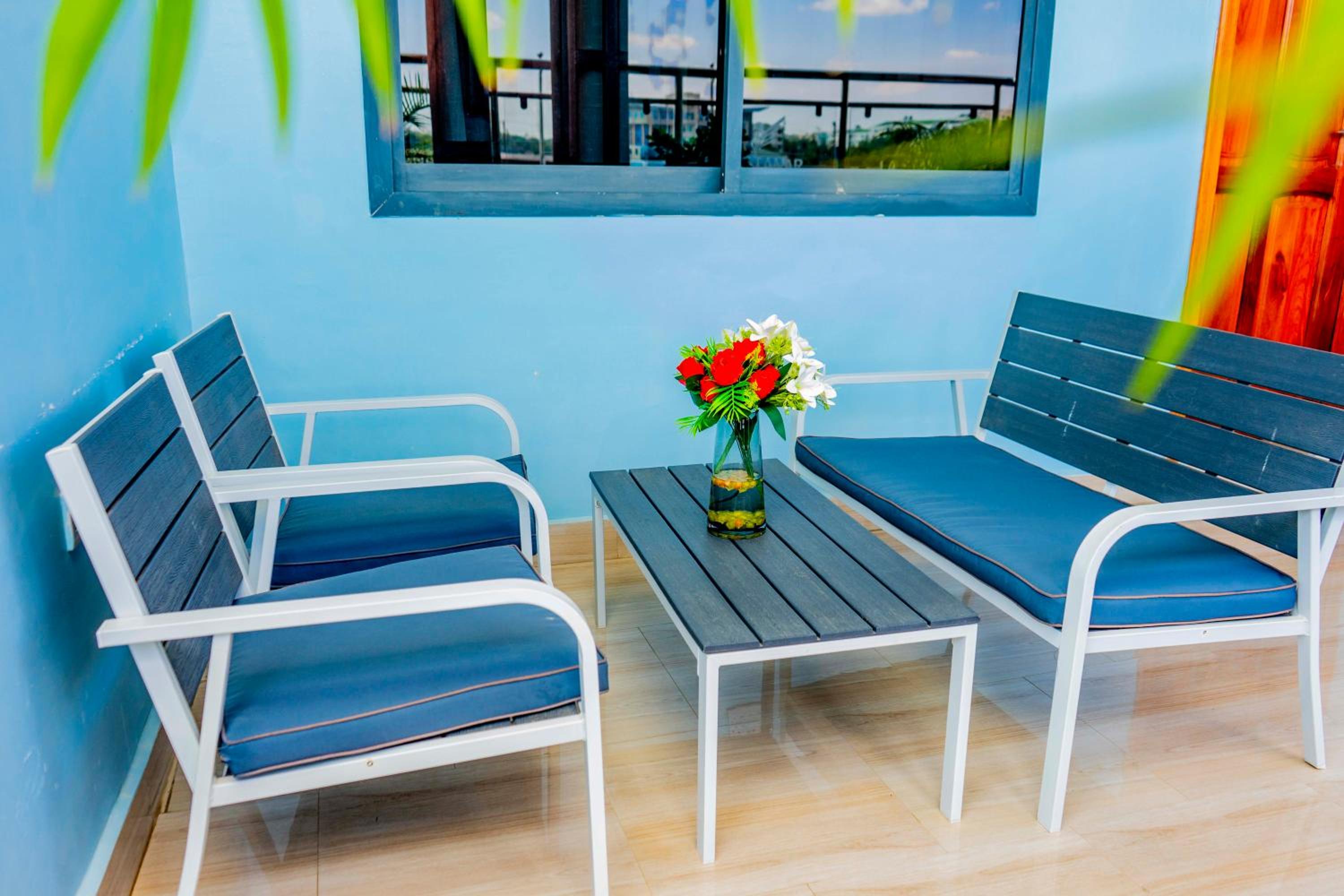 Suite with Balcony - Photo 7