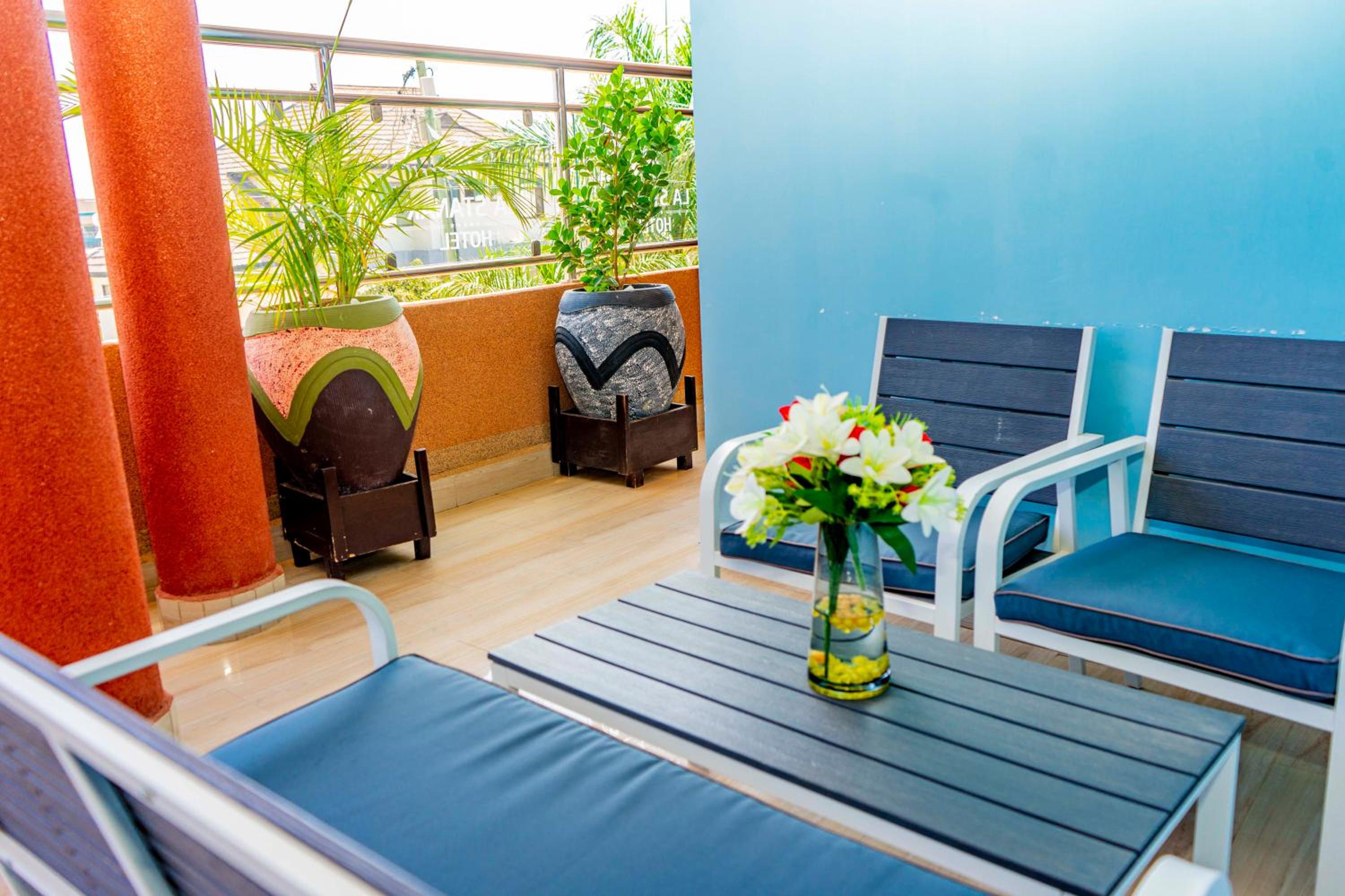 Suite with Balcony - Photo 9