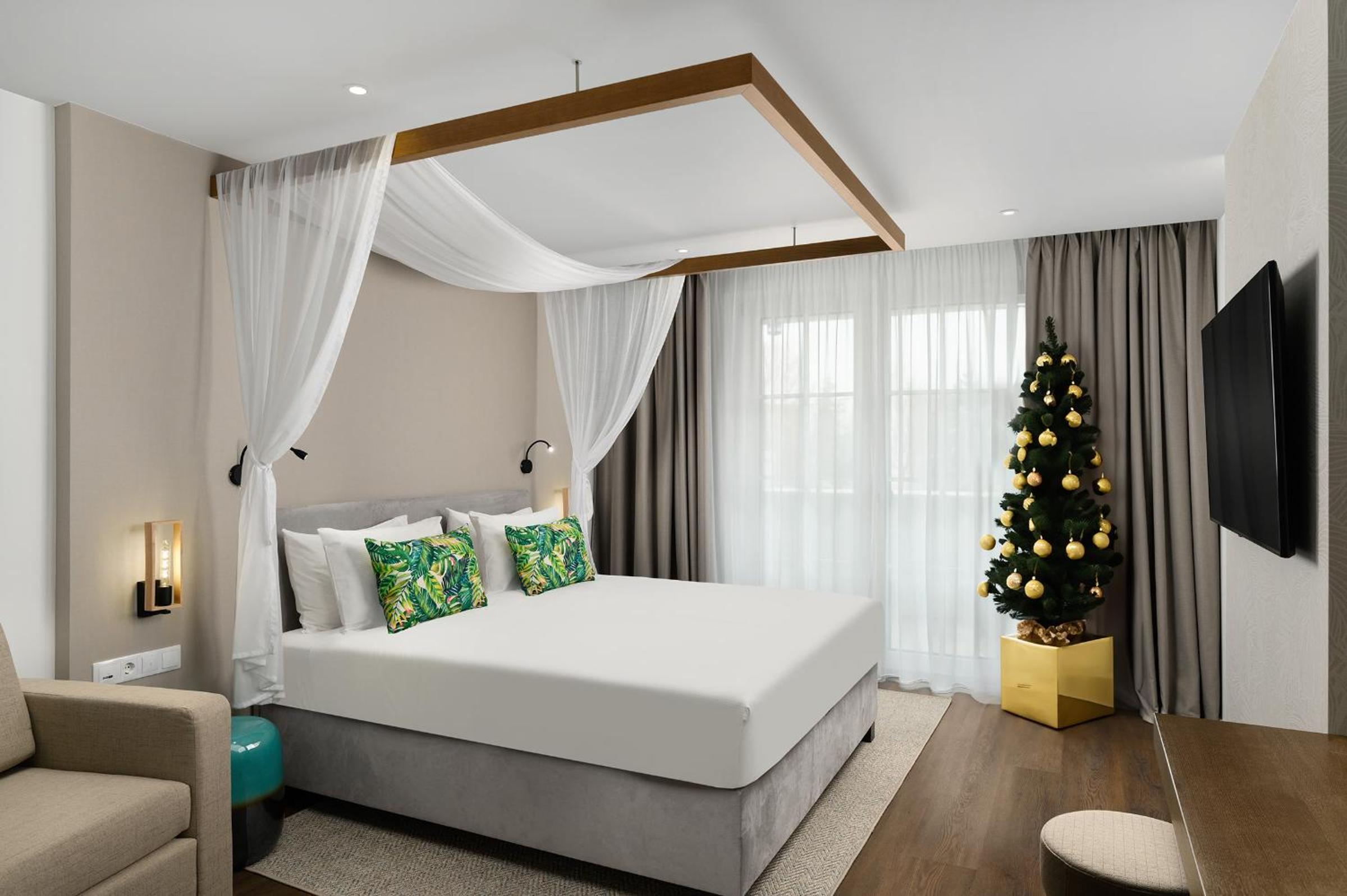 Deluxe Suite with King Bed  - Photo 15