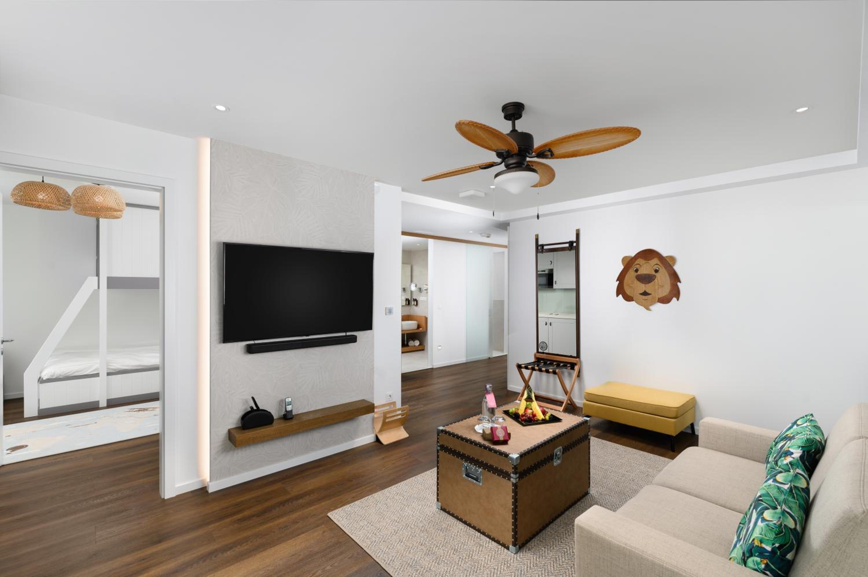 Deluxe Suite with King Bed  - Photo 17
