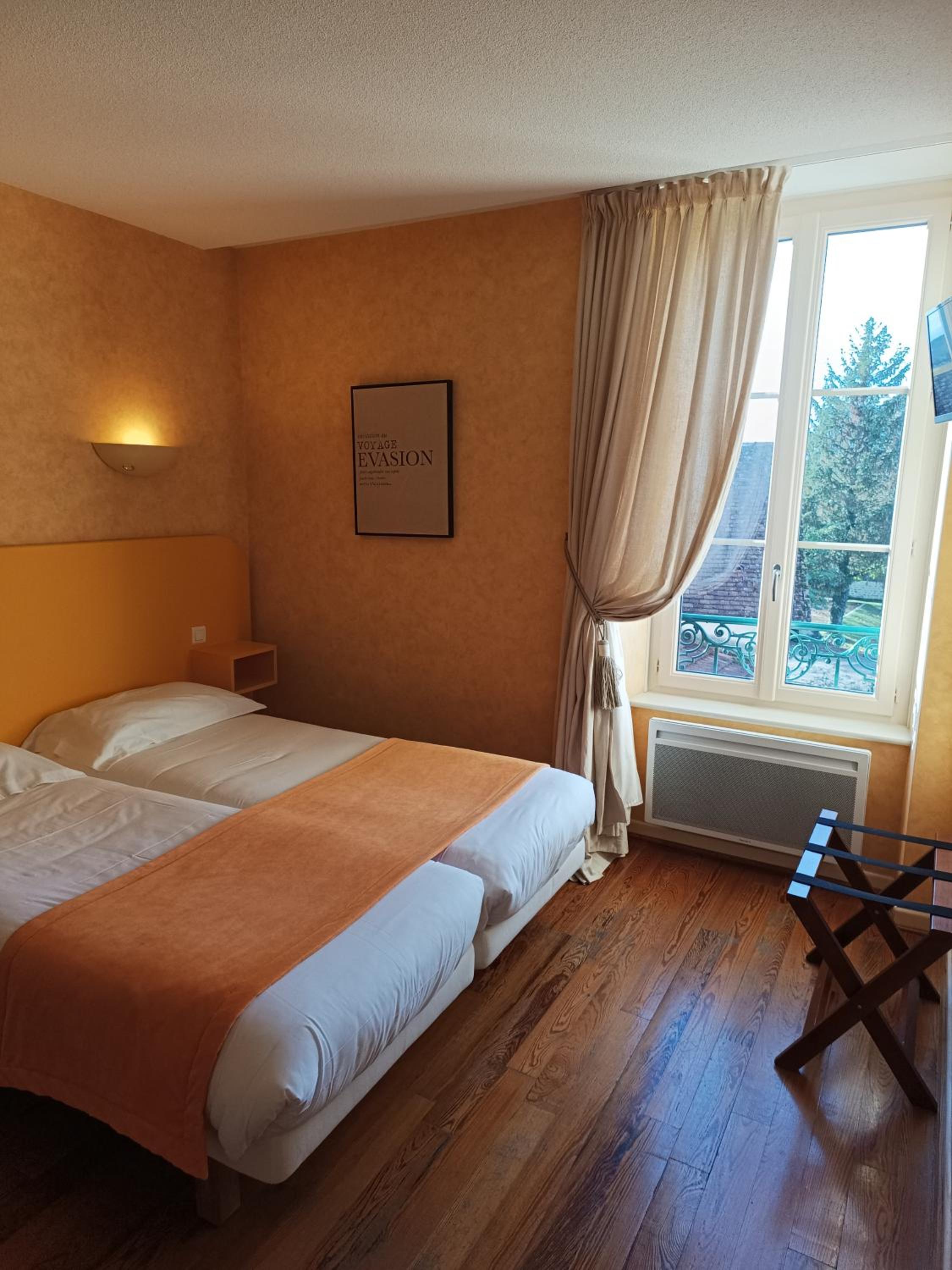Standard Double or Twin Room photo 1