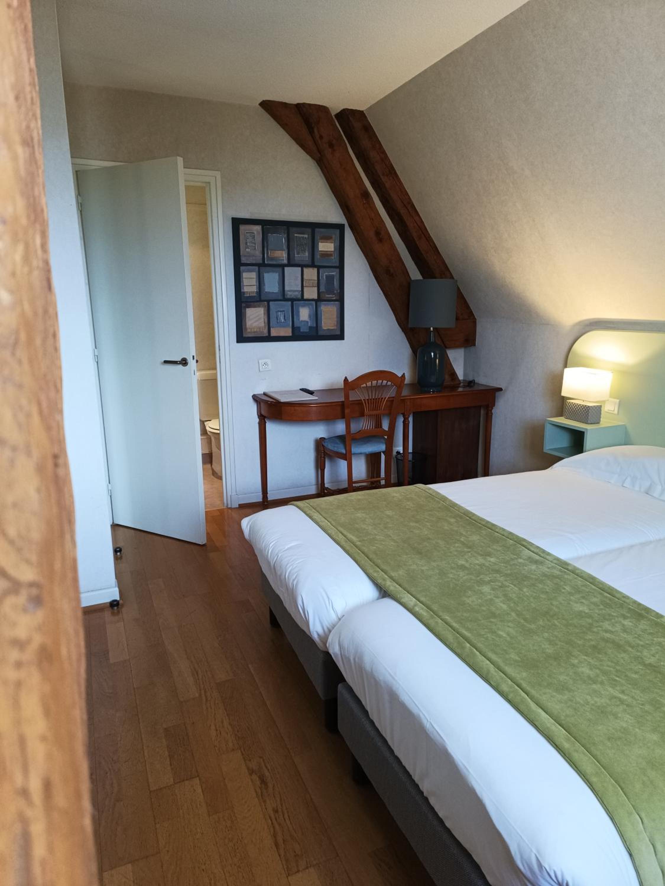 Standard Double or Twin Room photo 2
