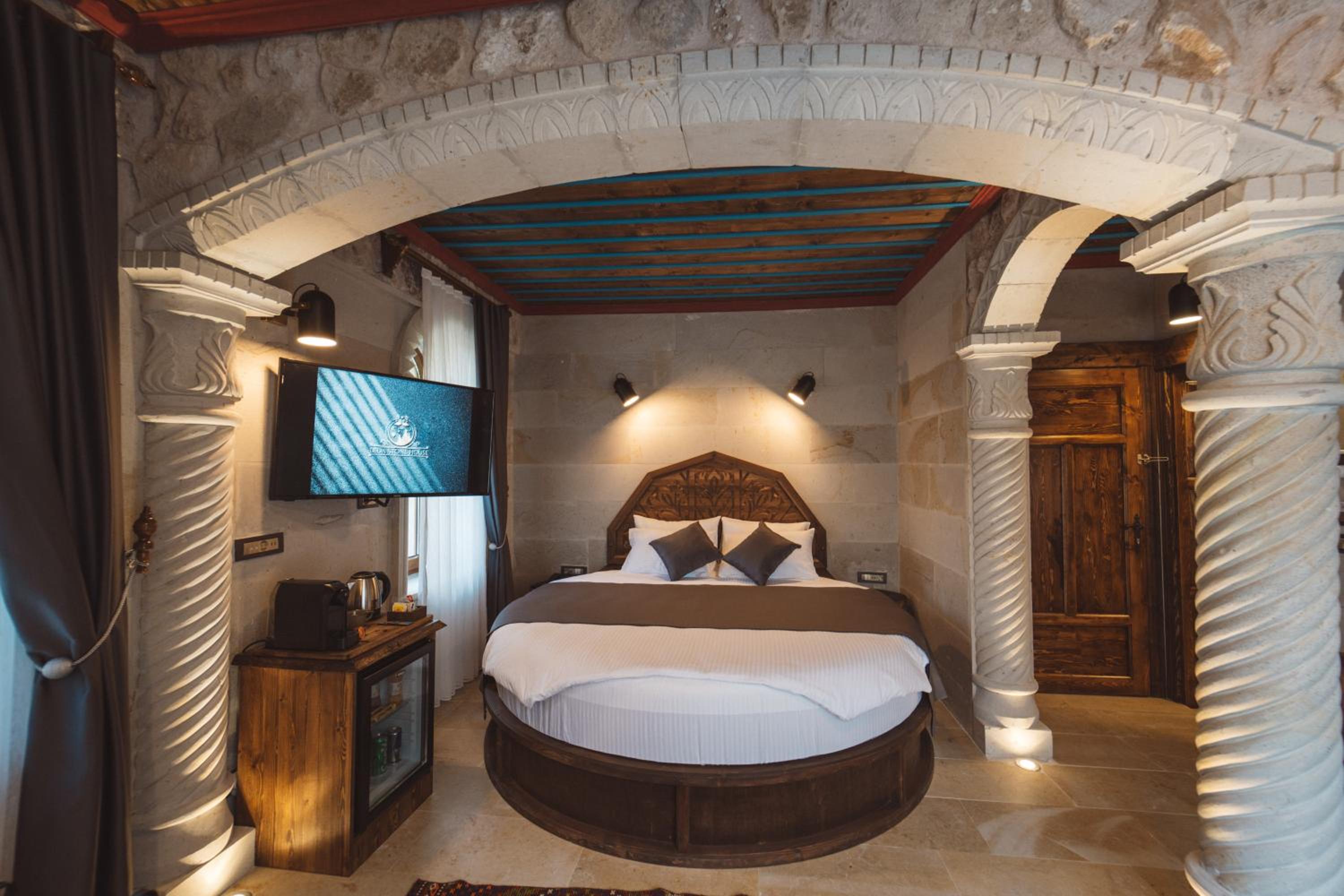 Deluxe Suite - Photo 6