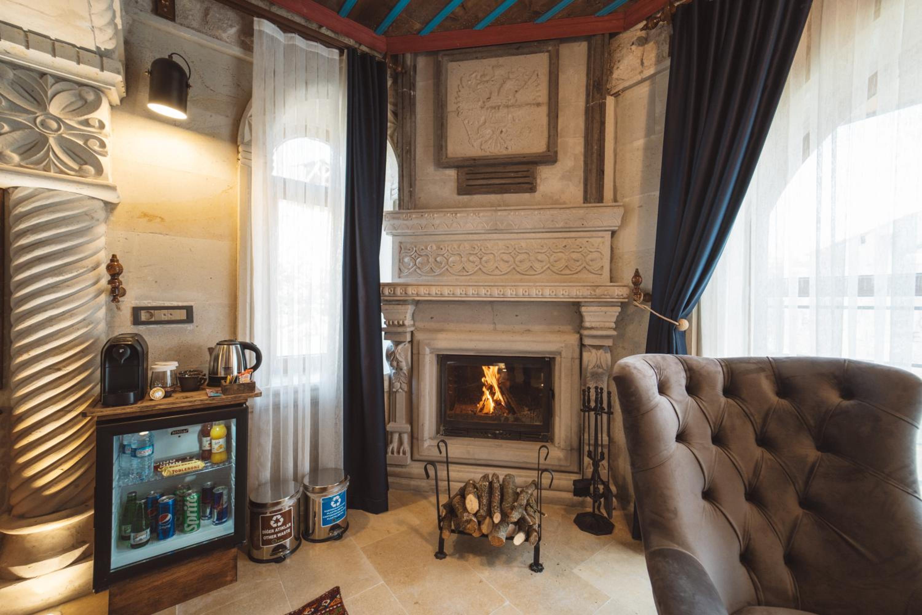 Deluxe Suite - Photo 8