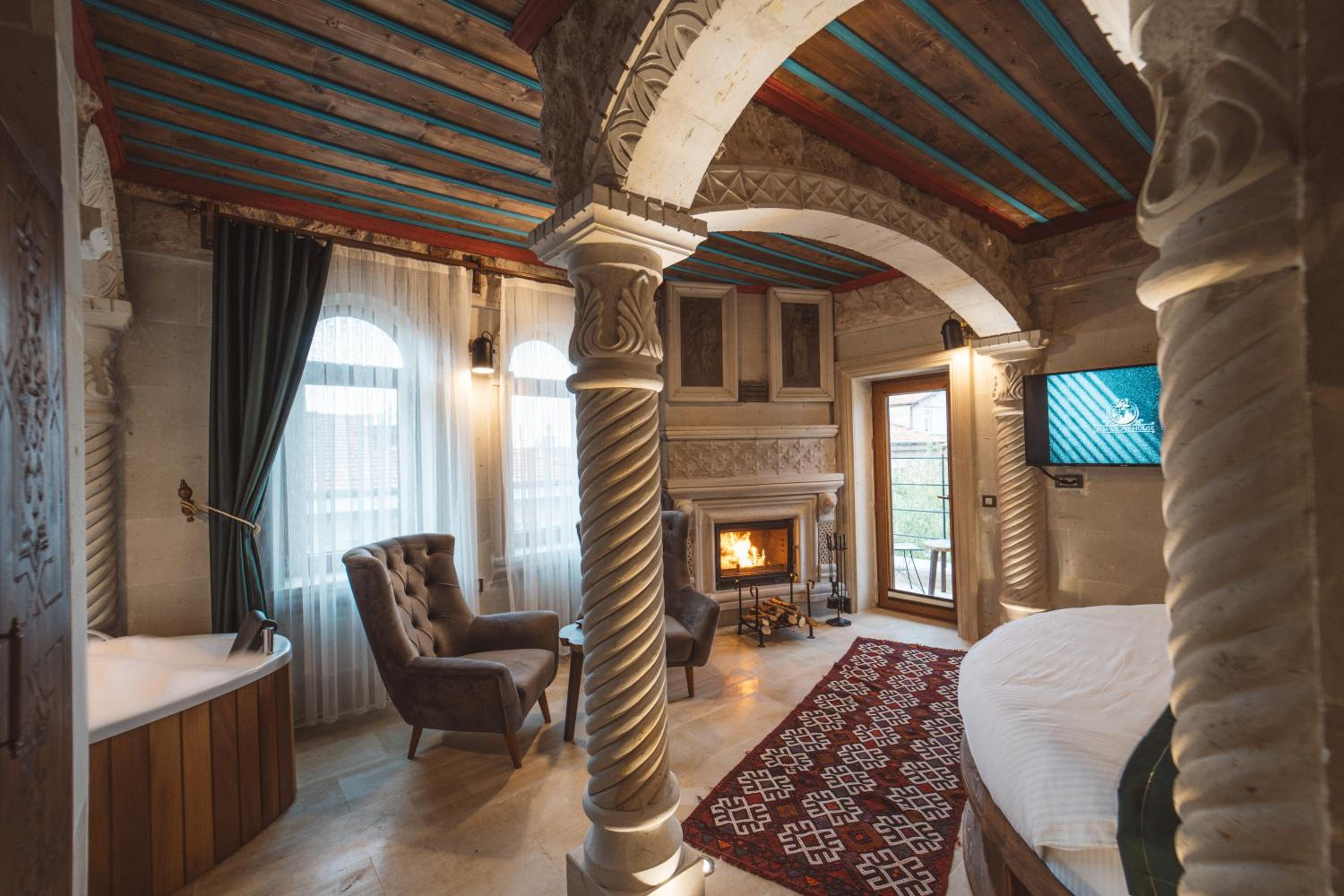 Superior Suite - Photo 3