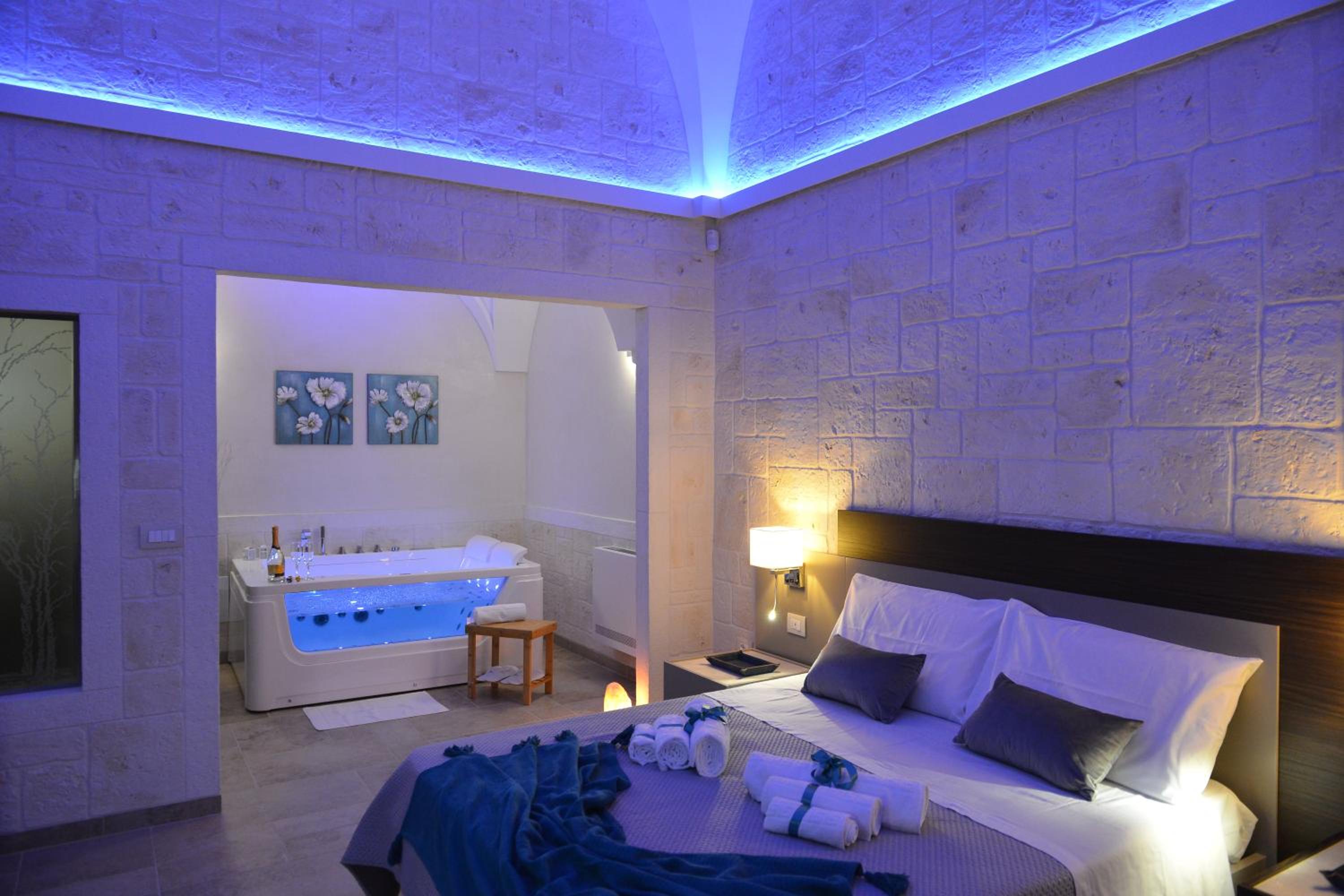 Deluxe Suite with Spa Bath