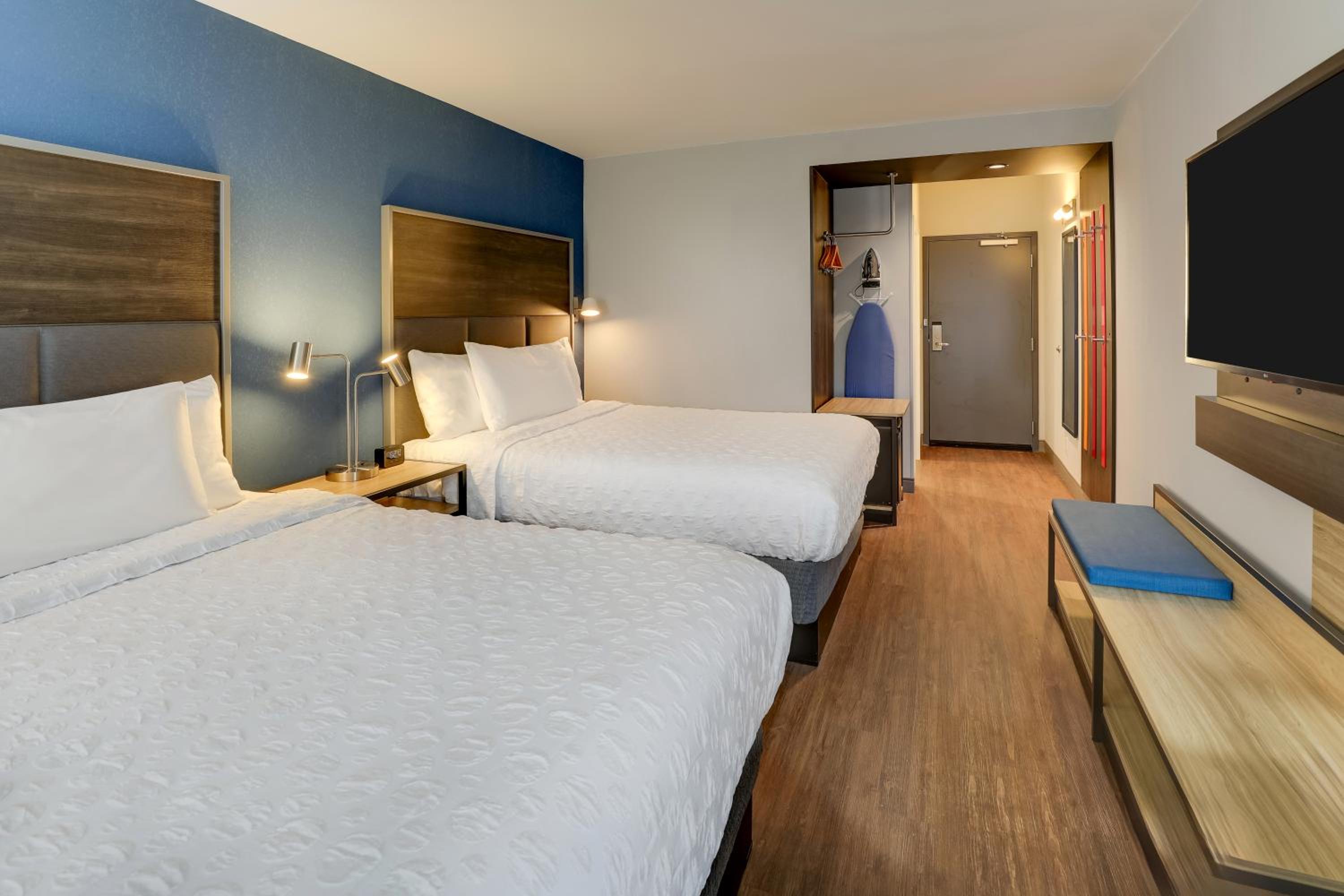 Queen Room with Two Queen Beds and Walk-In Shower - Photo 3