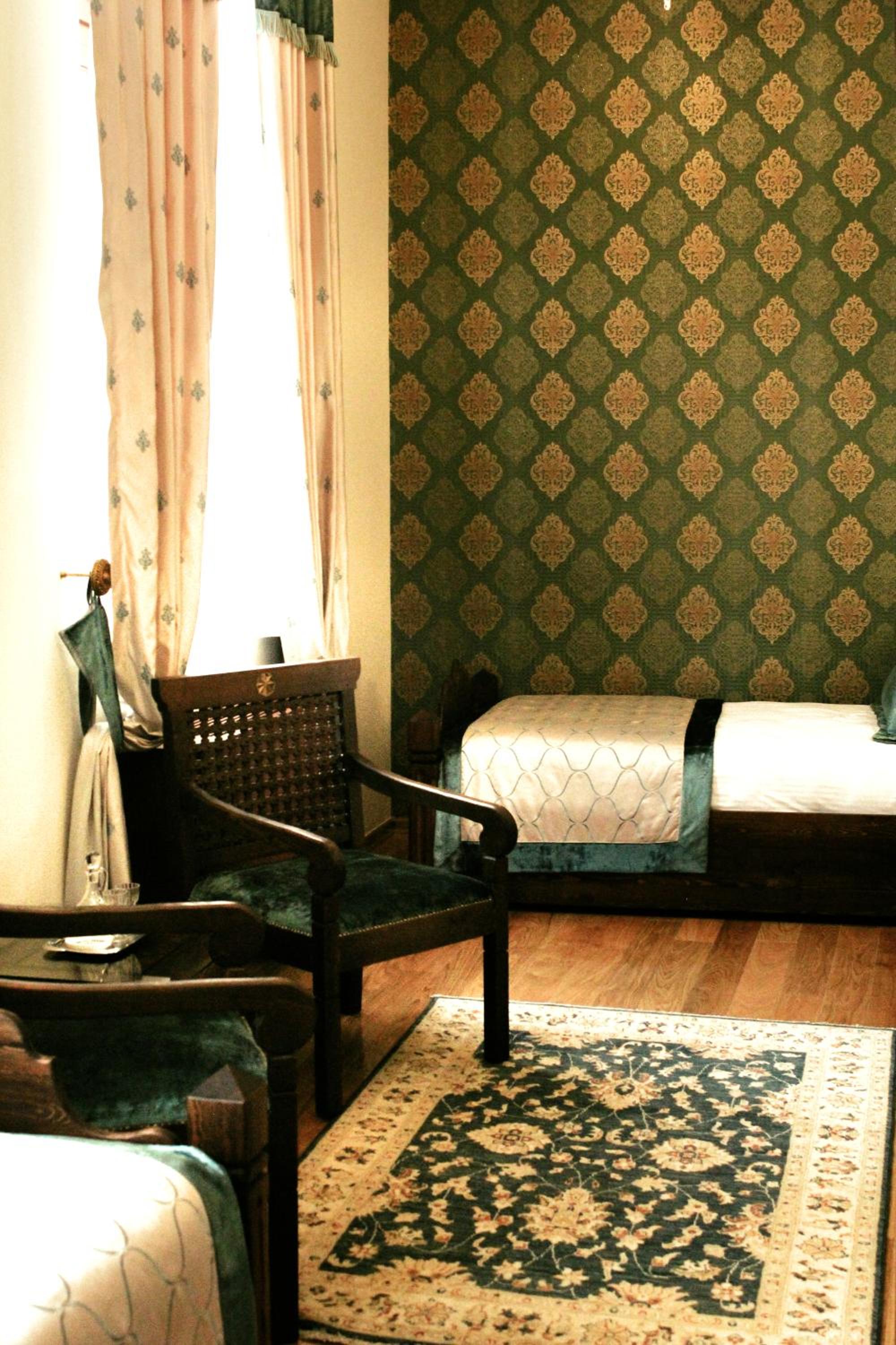 Basic Twin Room - Photo 3