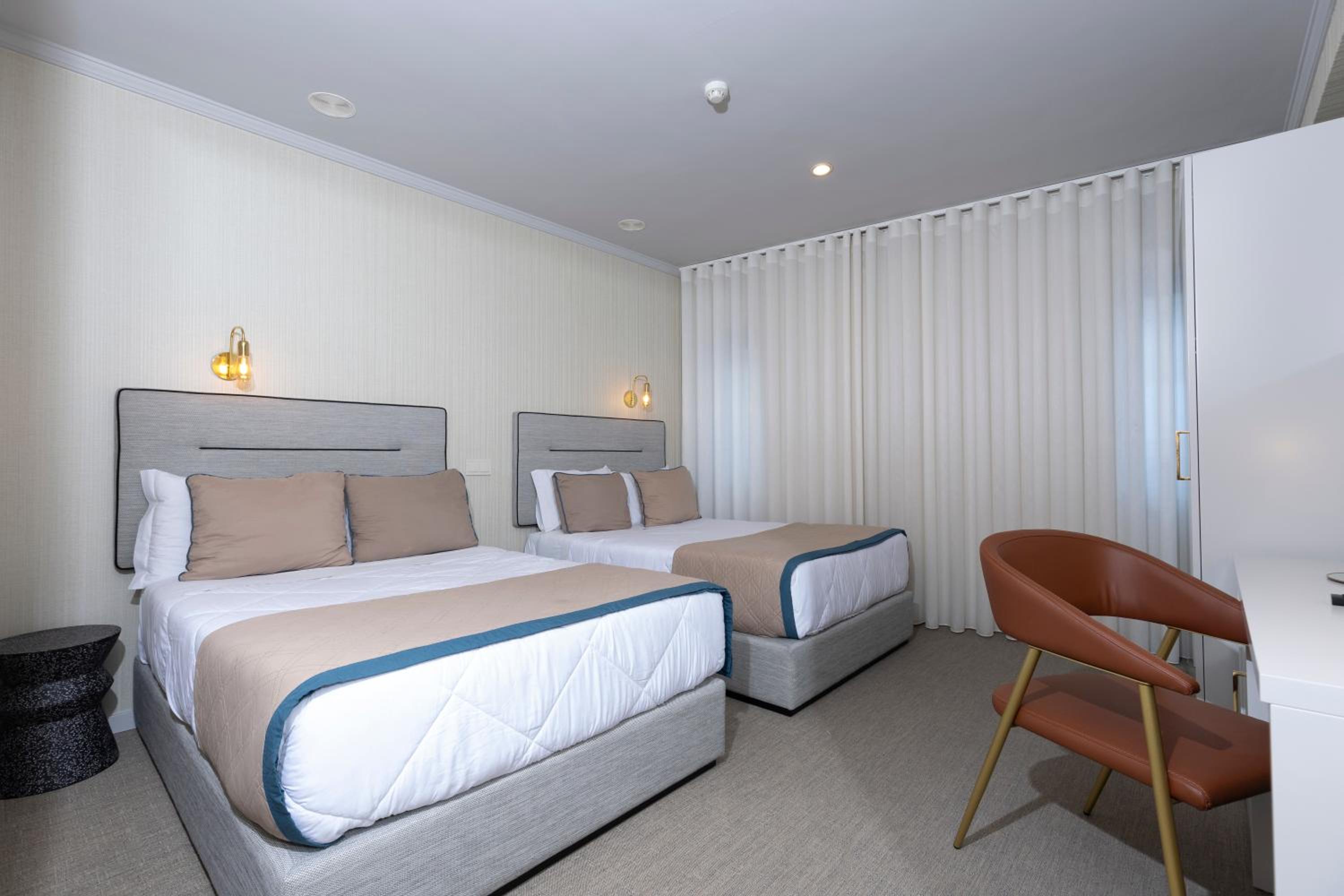 Standard Twin Room - Photo 2