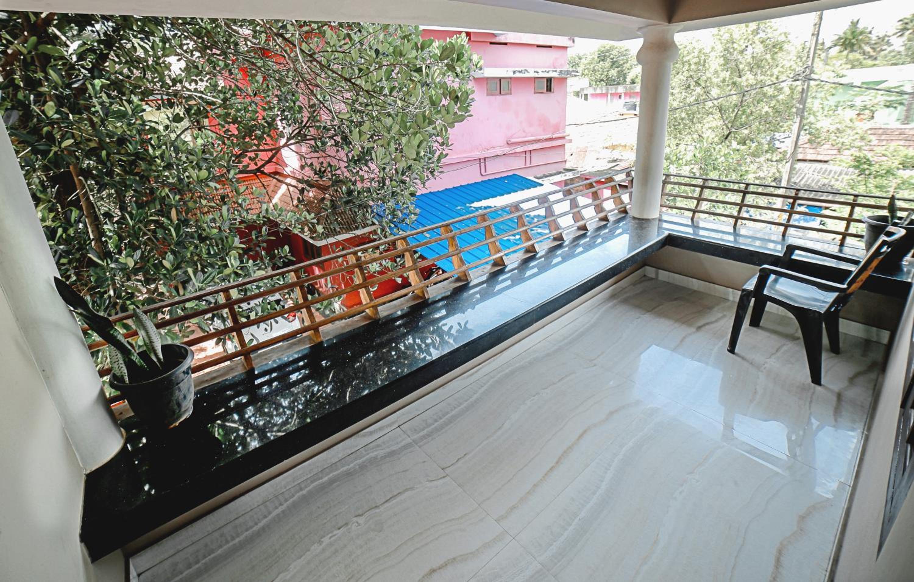 Deluxe Double Room with Balcony photo 2