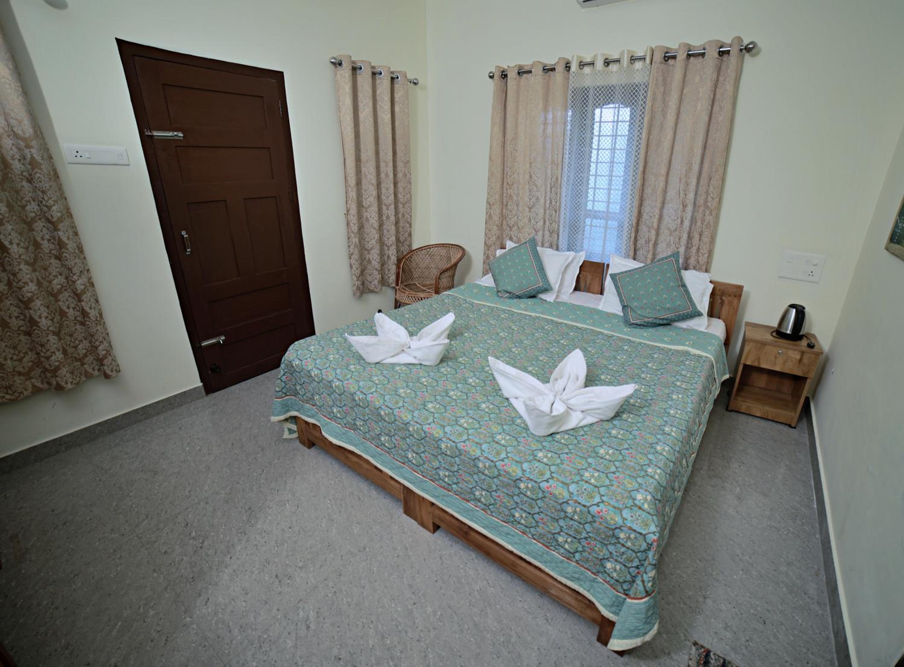 Deluxe Double Room with Balcony photo 3