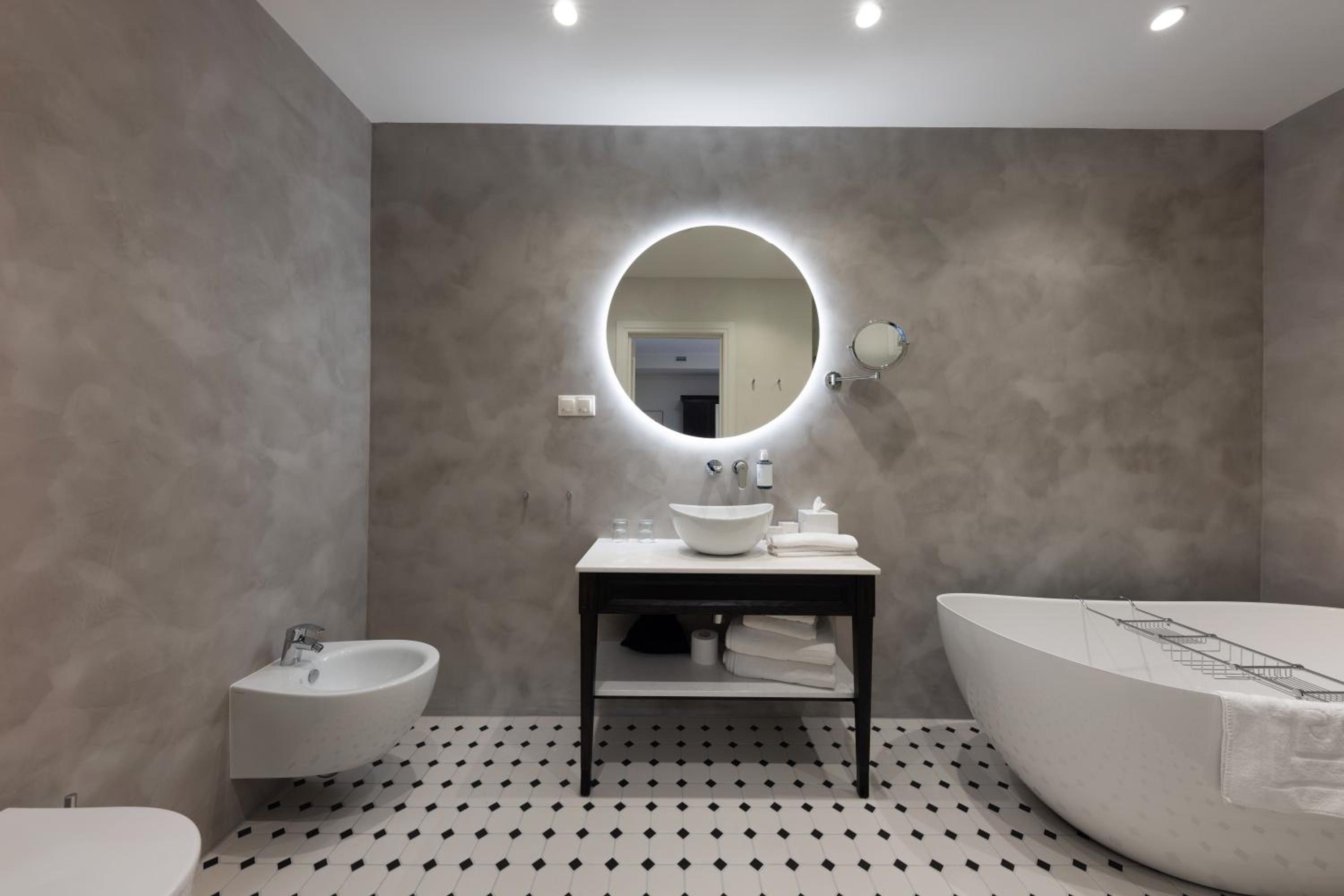 Nunne Grand Suite with Spa Access - Photo 5