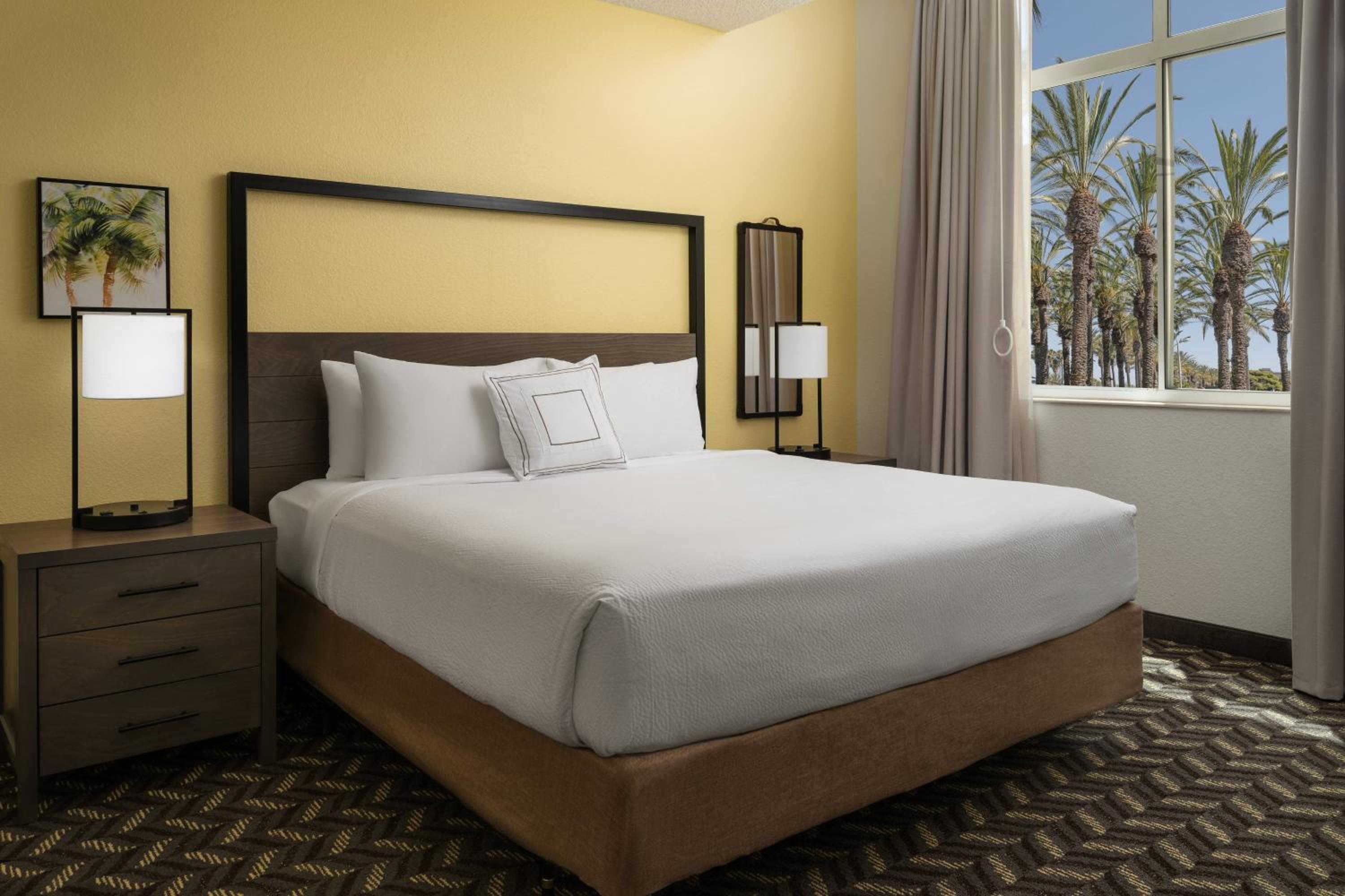 One-Bedroom King Suite with Sofa Bed - Photo 5