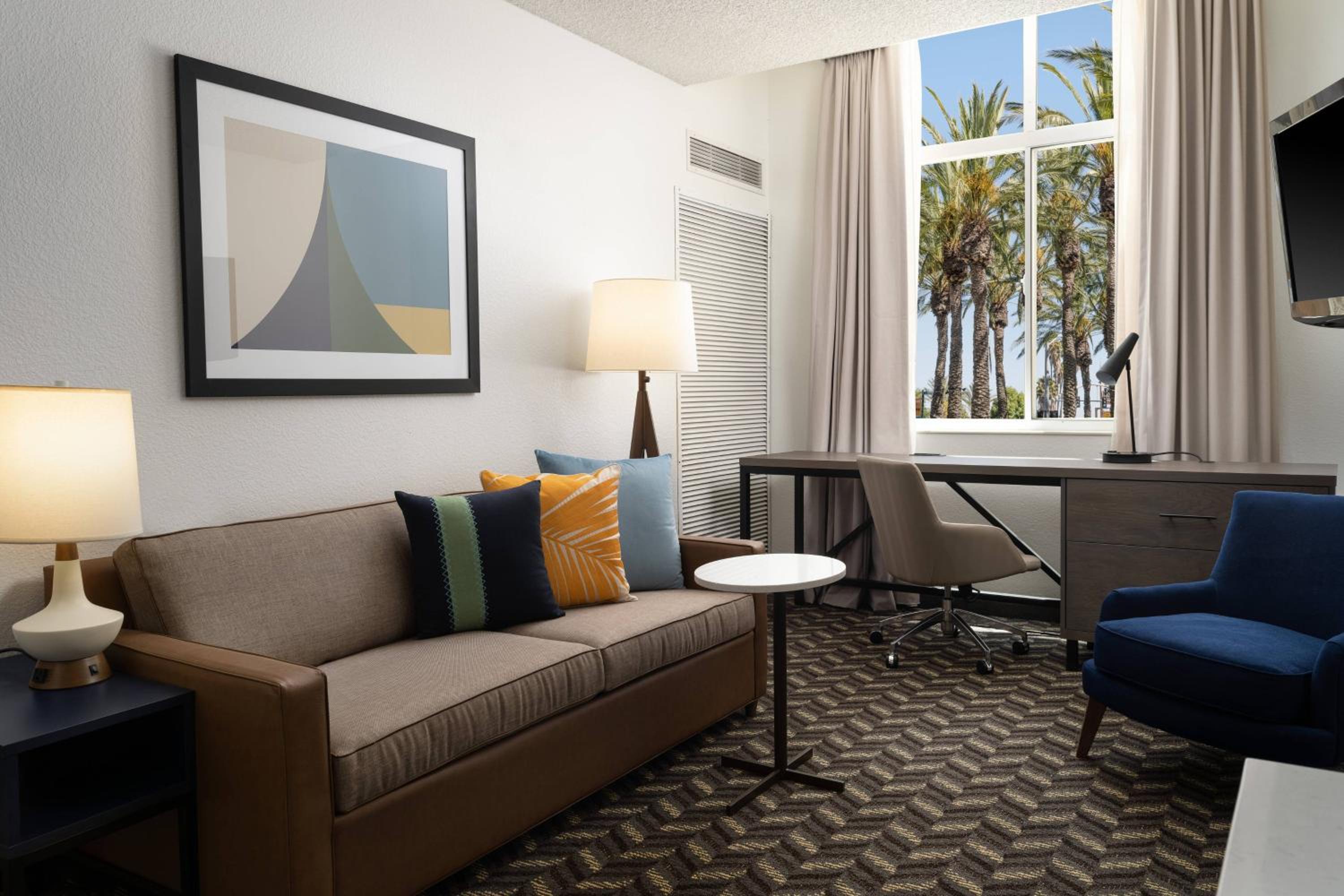 Two Bedroom Family Suite - Photo 8