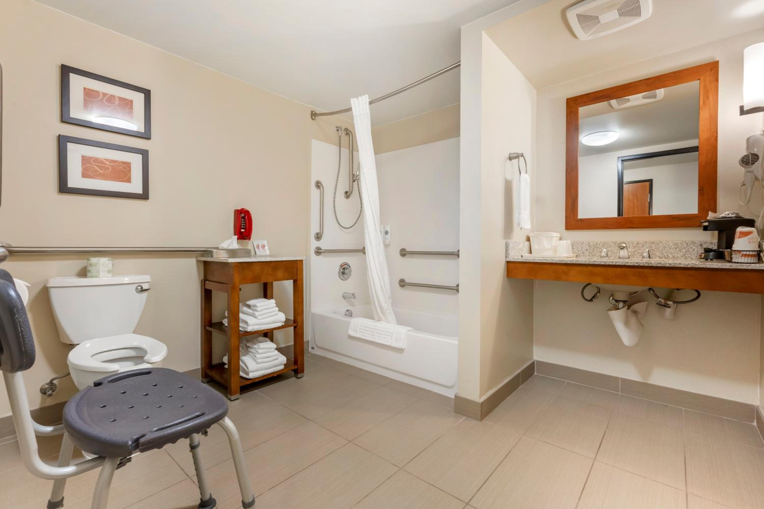 Business King Suite - Accessible/Non-Smoking photo 3