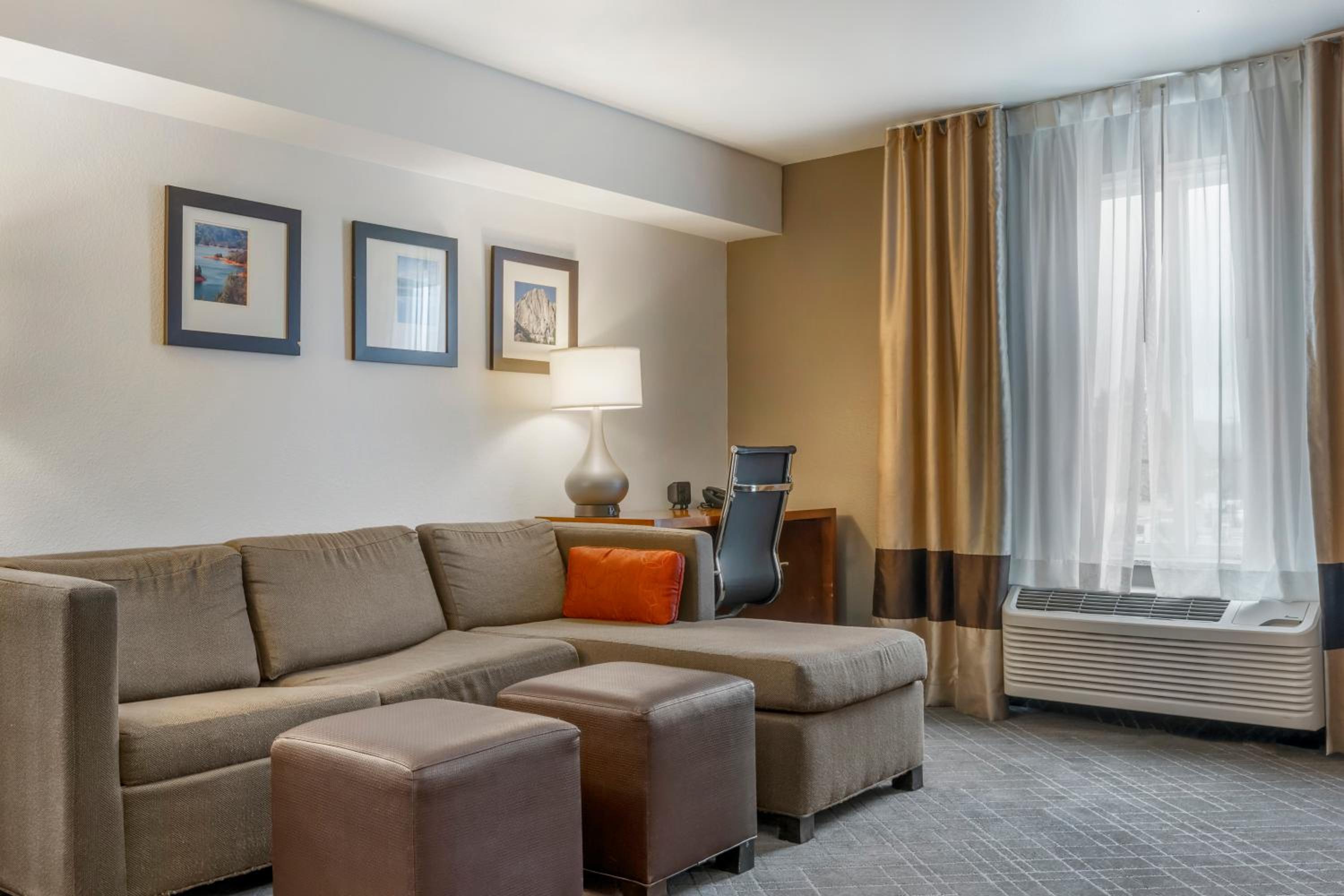 Queen Suite with Two Queen Beds - Accessible/Non-Smoking photo 2