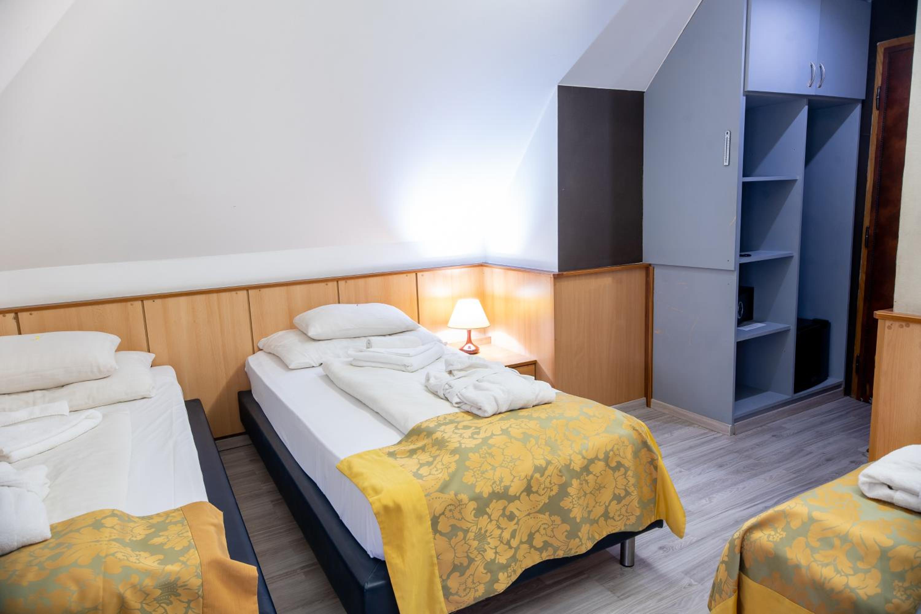 Triple Room with Bath photo 2