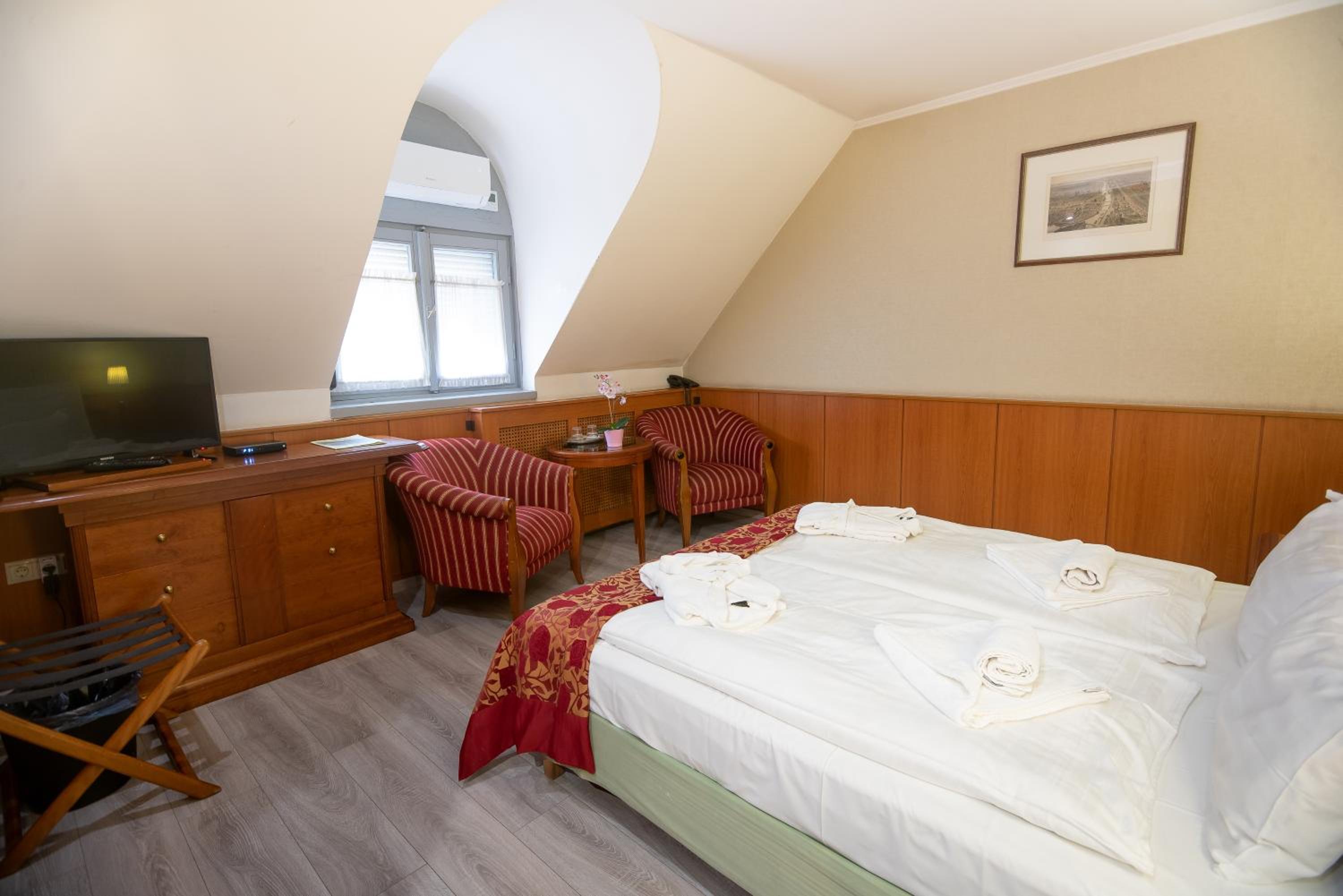 Standard Double or Twin Room photo 2