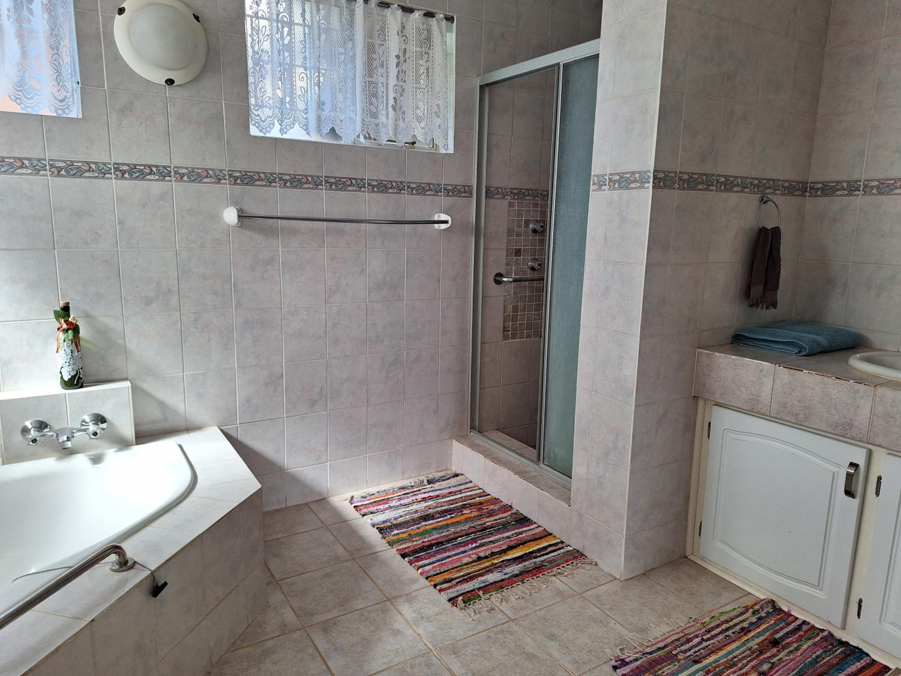 Double Room with Private Bathroom photo 3