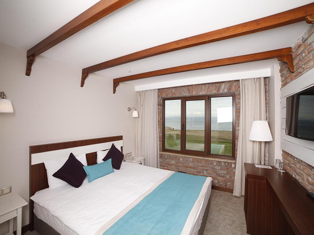Deluxe Double Room with Sea View photo 2