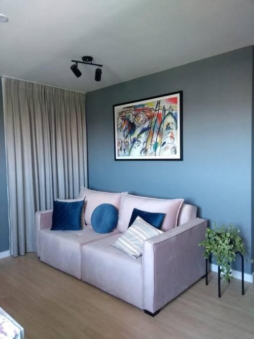 One-Bedroom Apartment photo 1