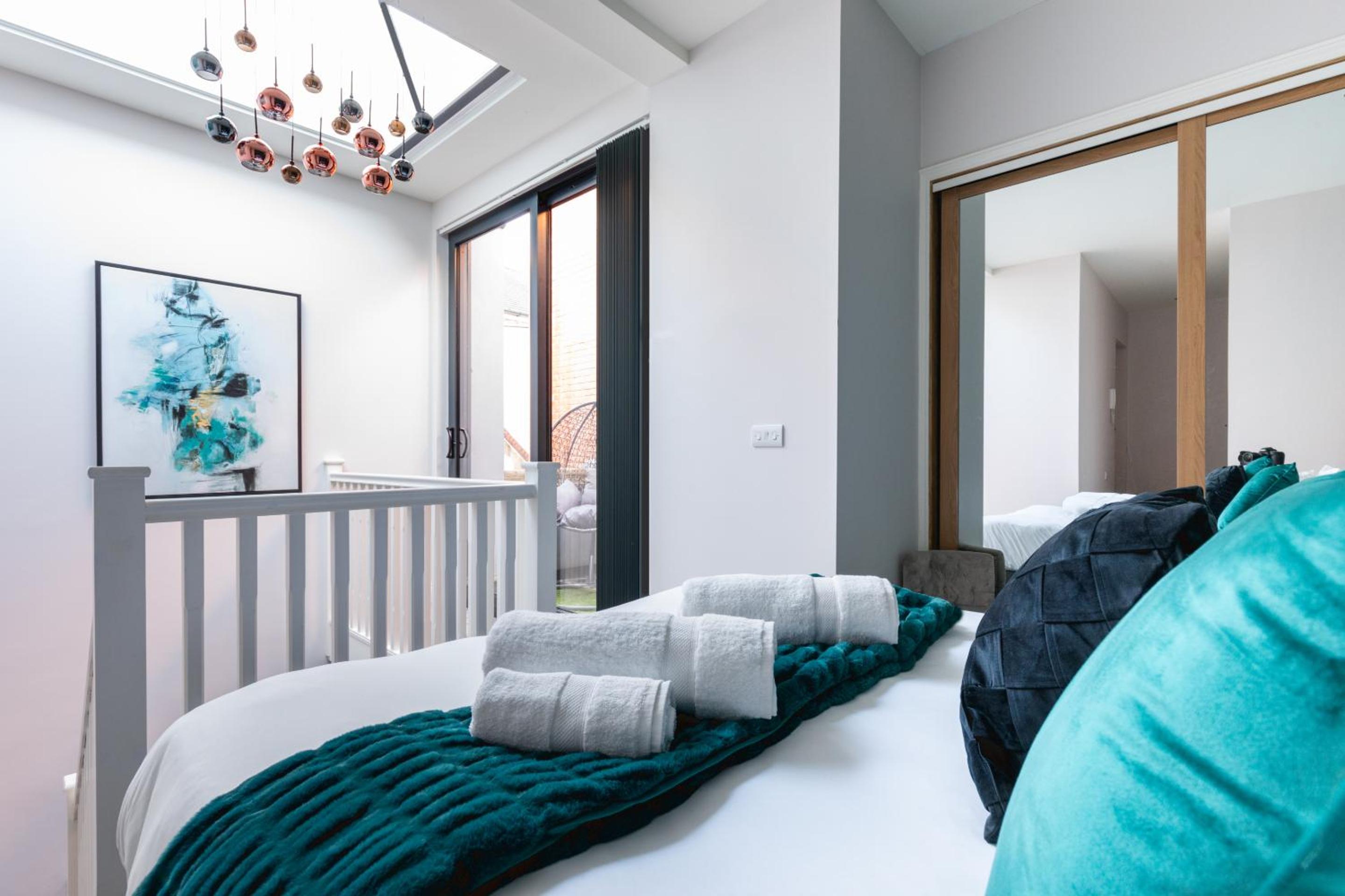 Apartment with Balcony - Photo 25