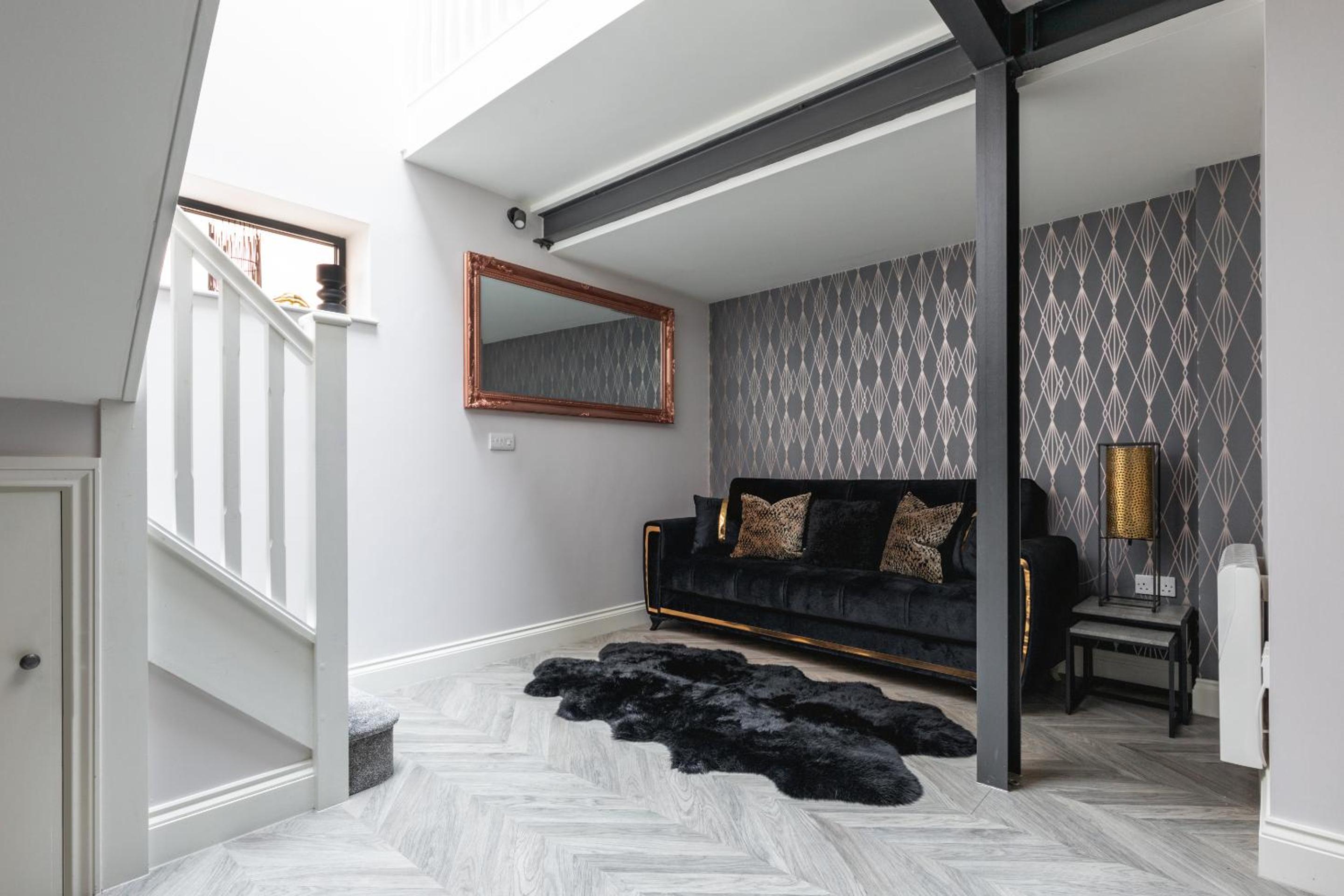 Apartment with Balcony - Photo 27