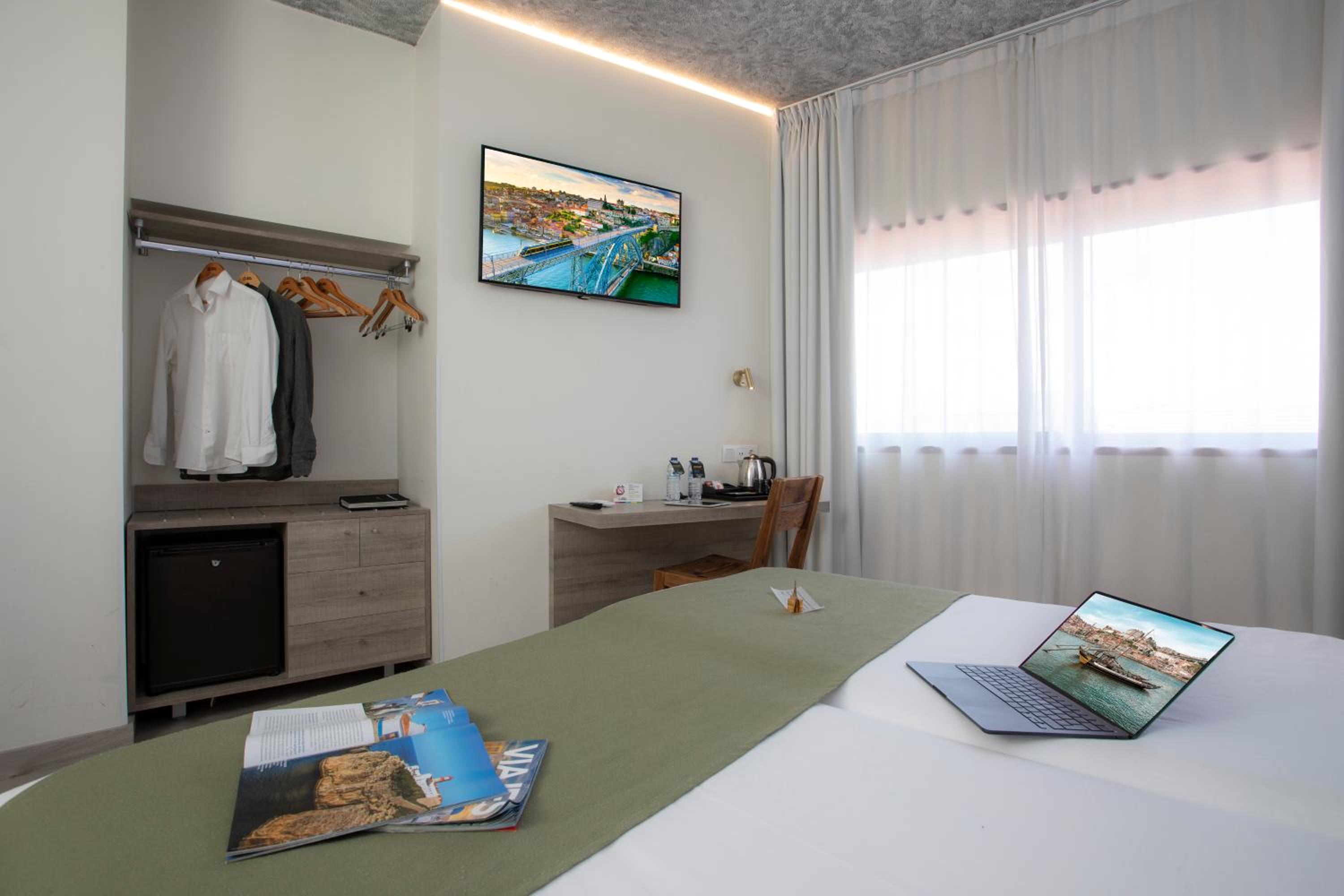 Twin Room - Photo 10