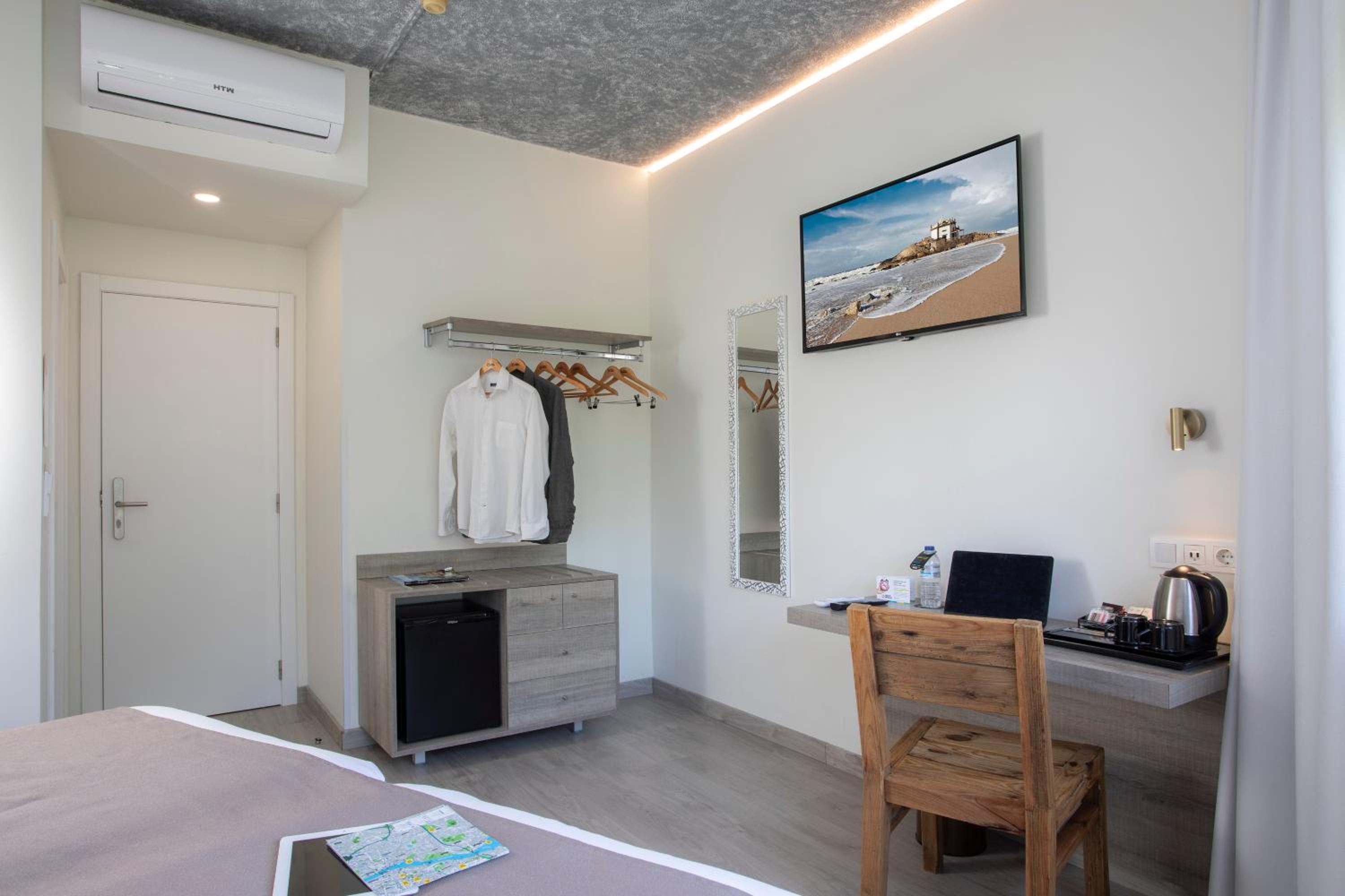 Twin Room - Photo 9