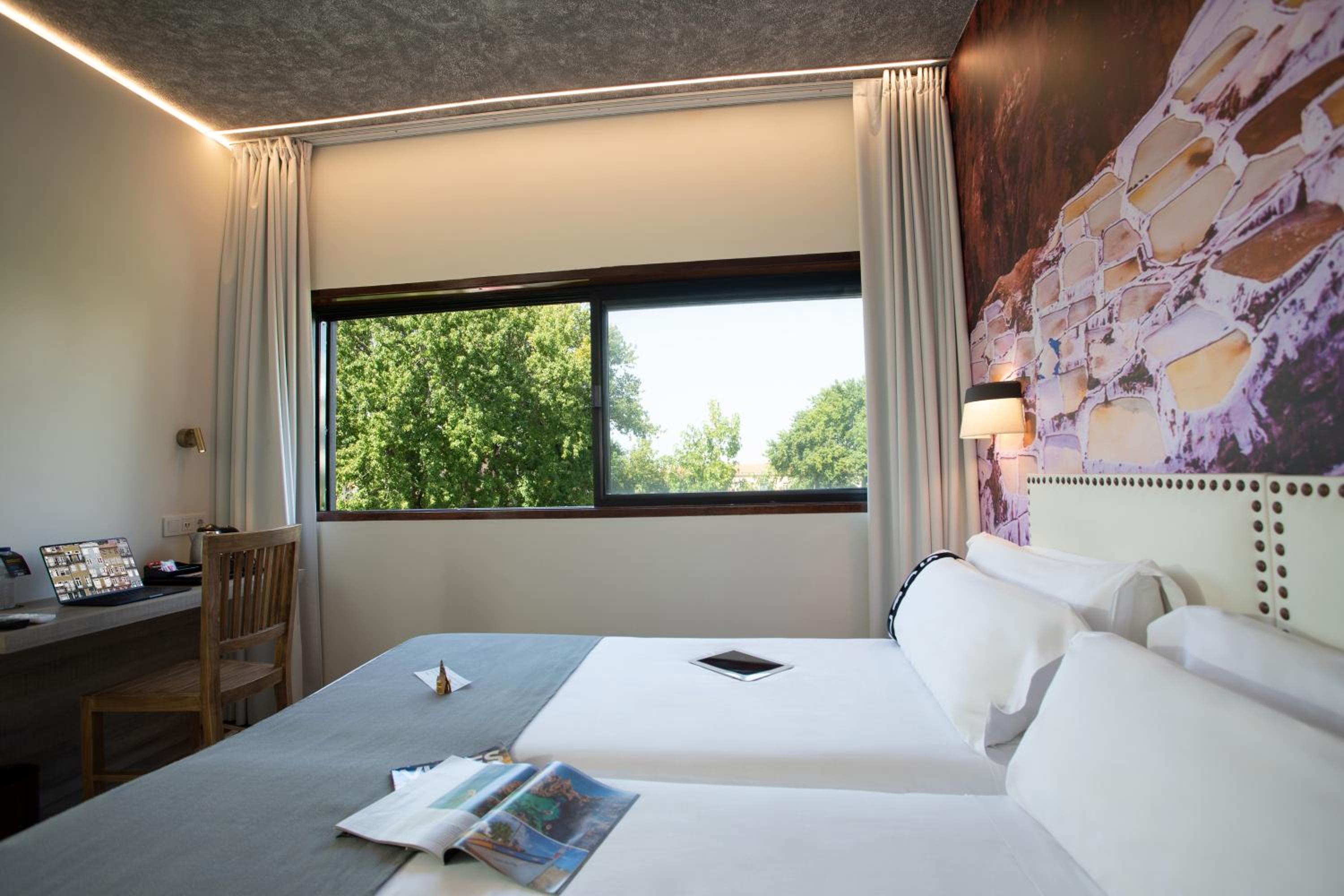 Twin Room - Photo 32