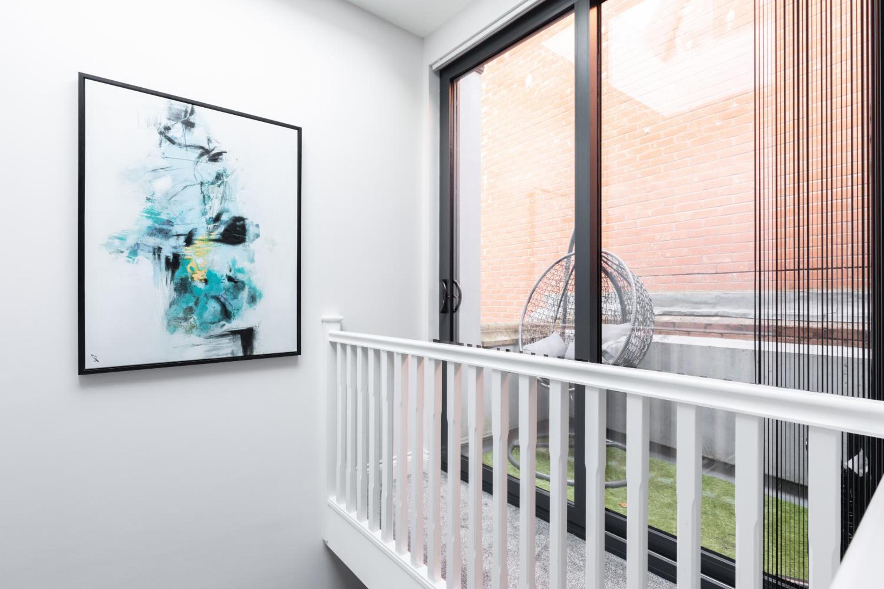 Apartment with Balcony - Photo 16