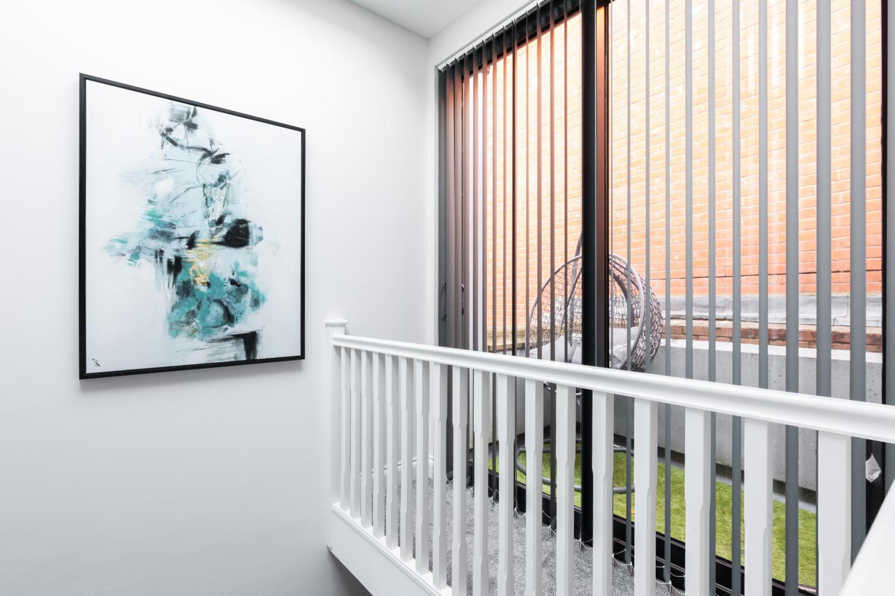 Apartment with Balcony - Photo 11