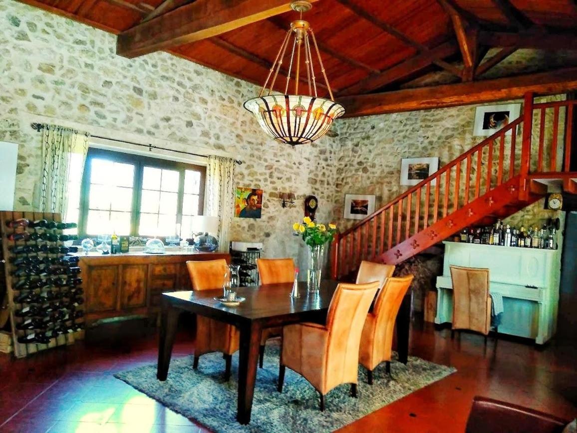 Deluxe King Suite photo 3