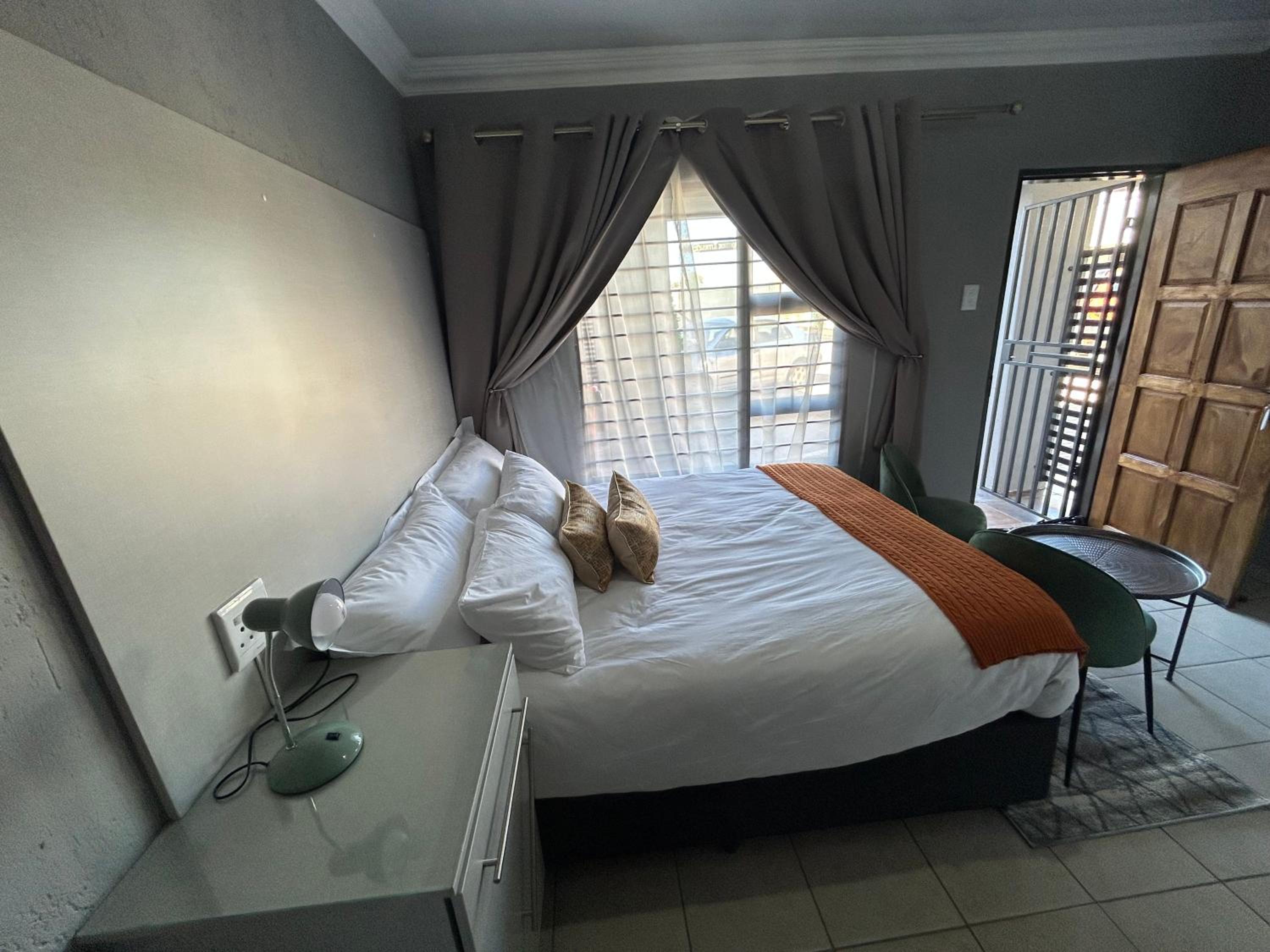Queen Suite photo 1