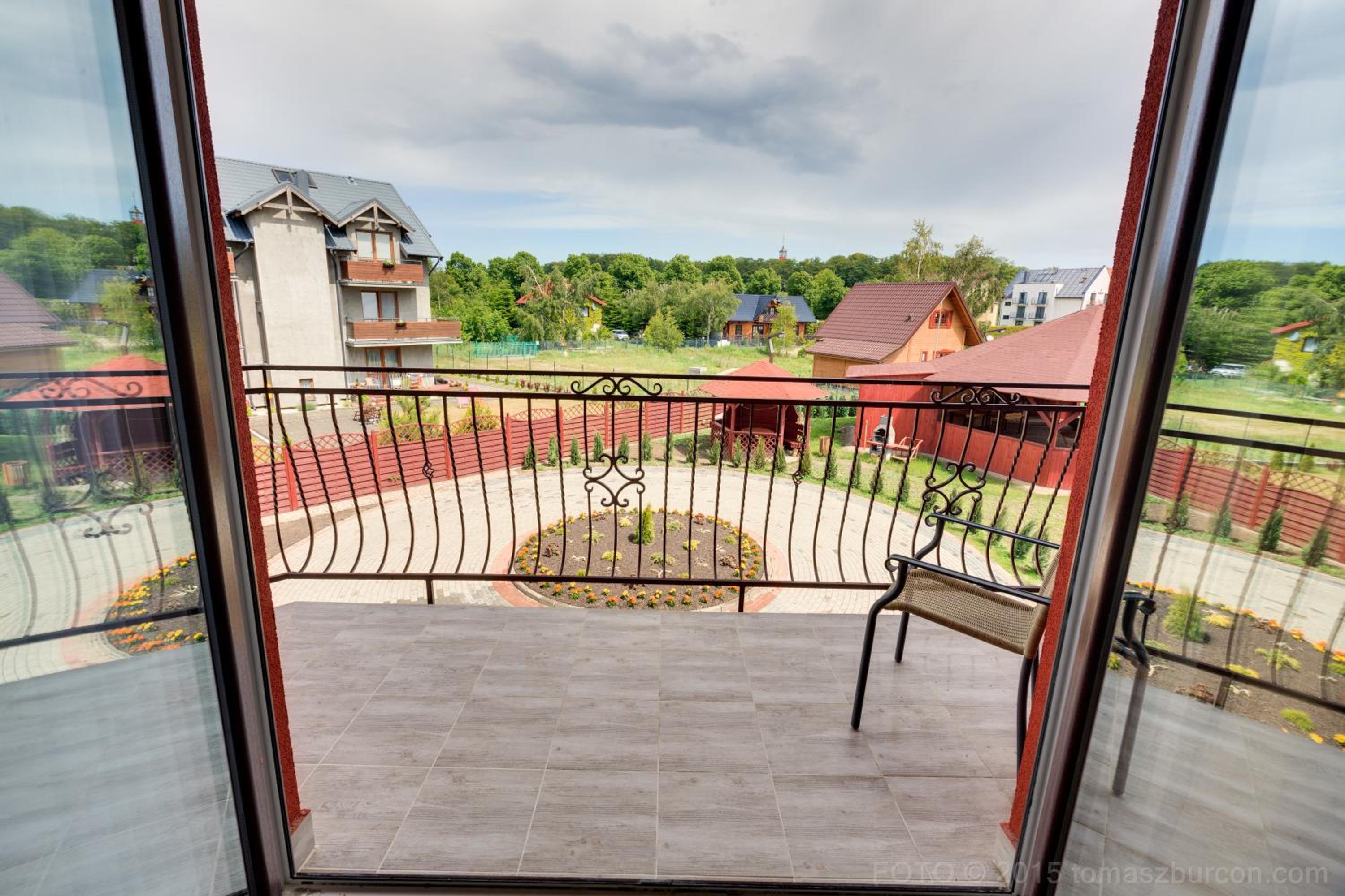 Family Room With Balcony photo 1