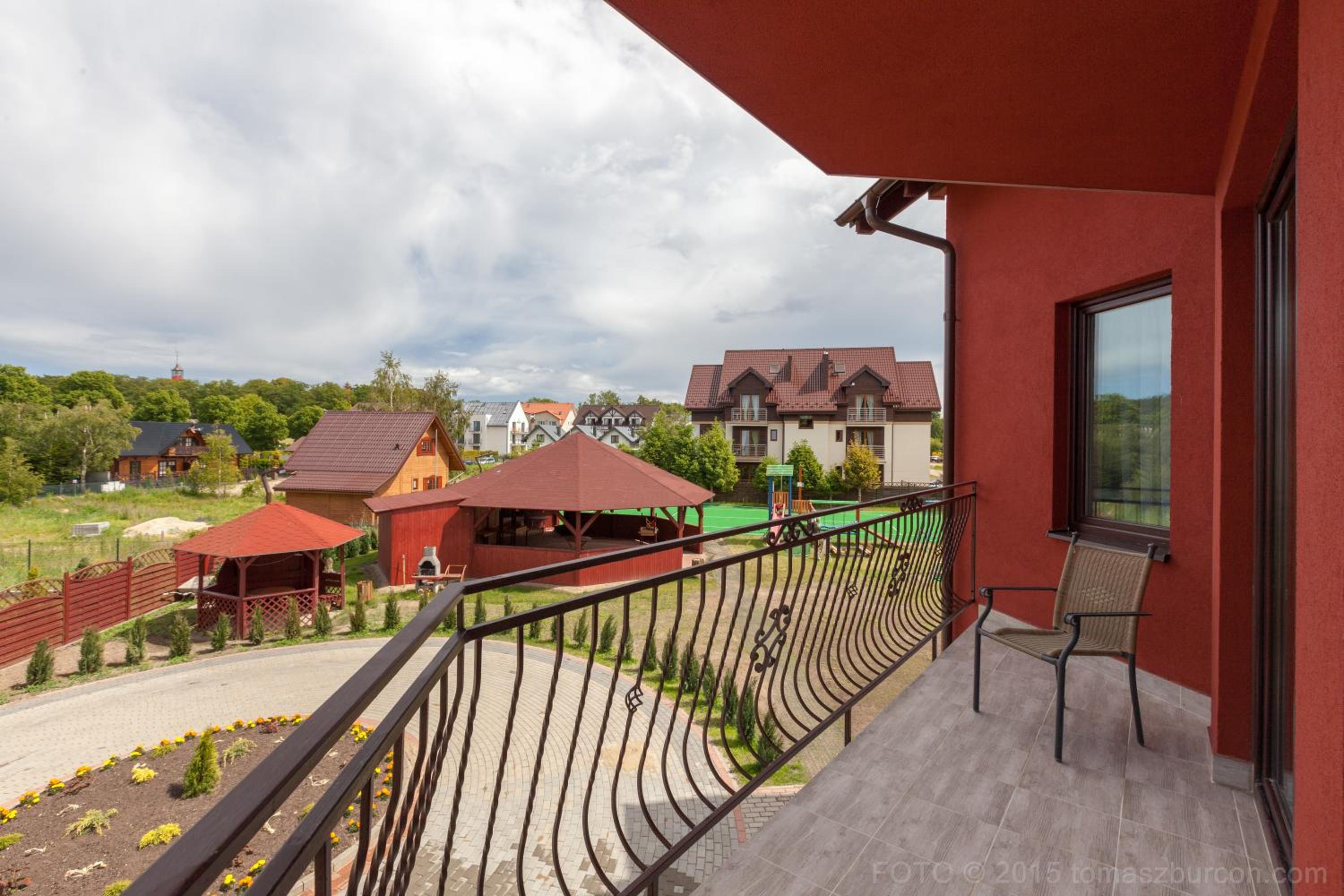 Family Room With Balcony photo 2