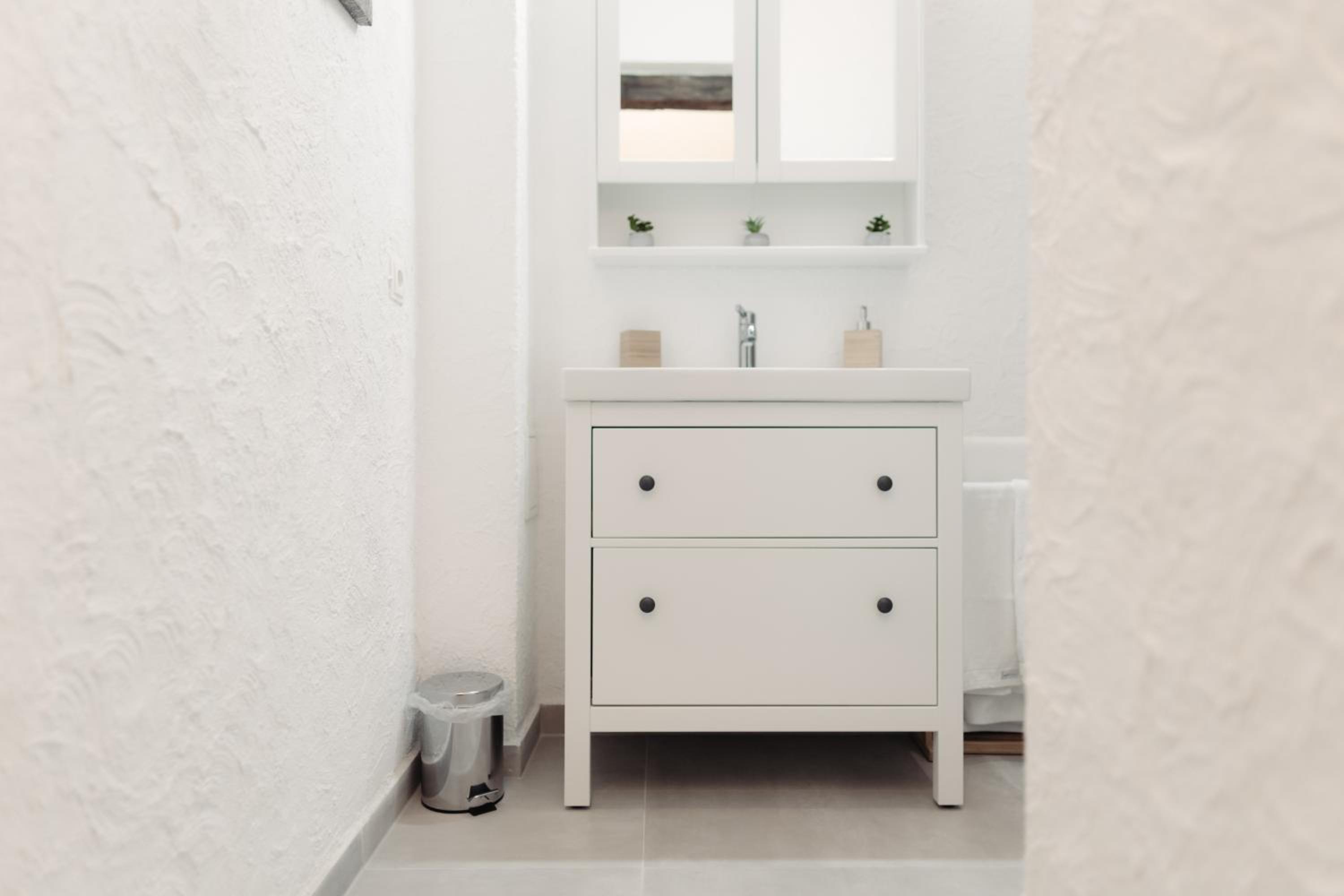 One-Bedroom Apartment - Photo 3