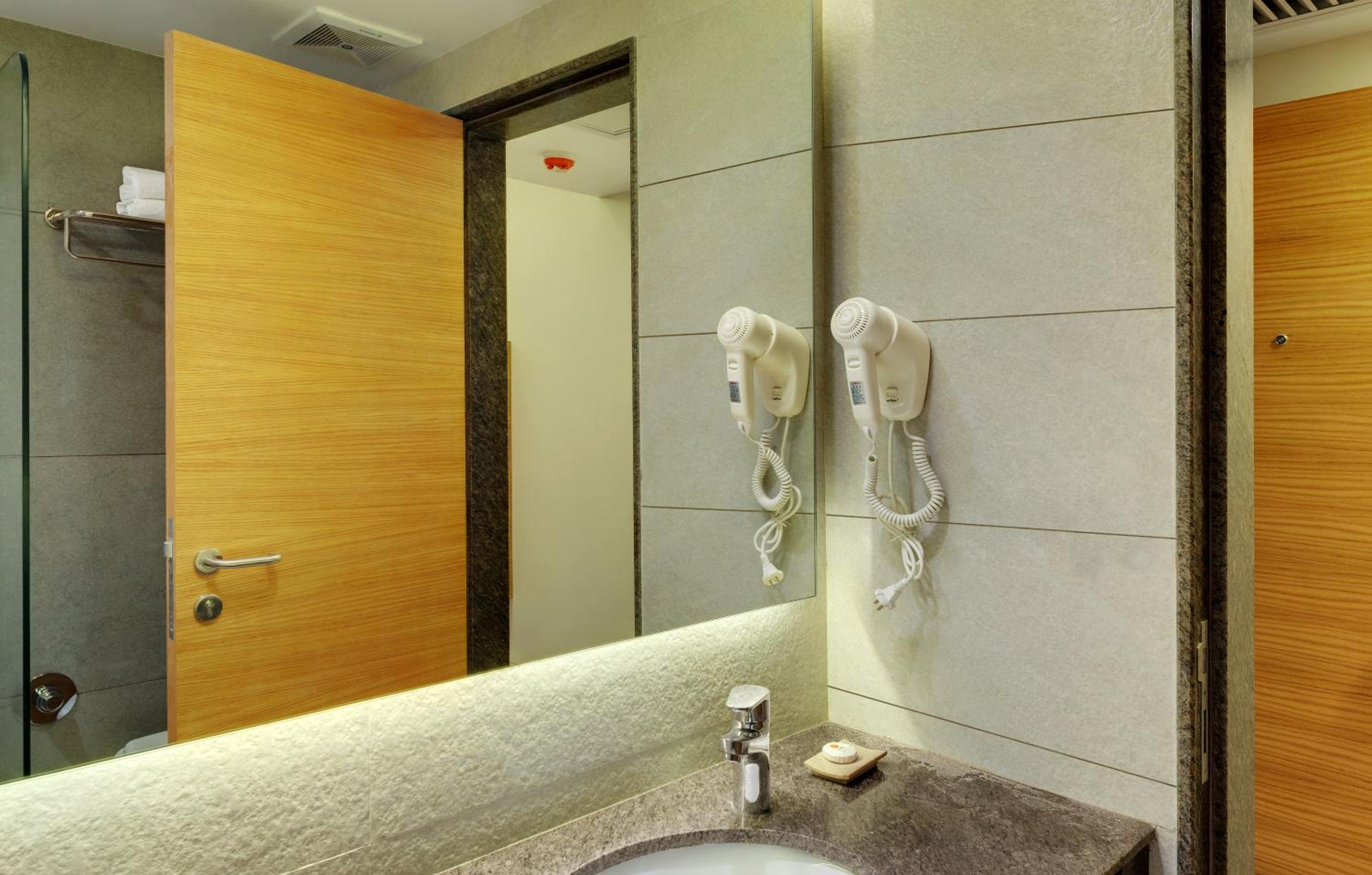Executive Single Room - 10% off on Laundry, 10% off on F&B photo 2