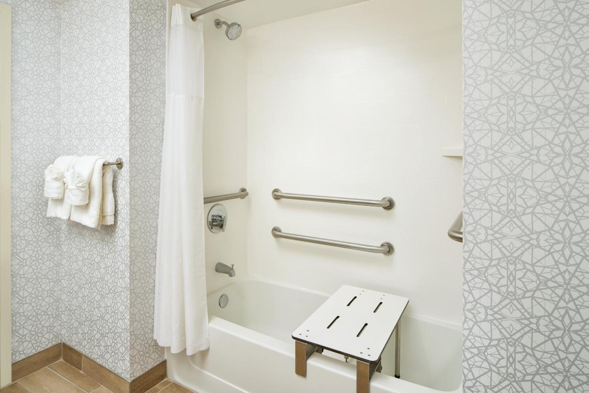 Queen Room with Two Queen Beds - Mobility and Hearing Access/Non-Smoking - Photo 2
