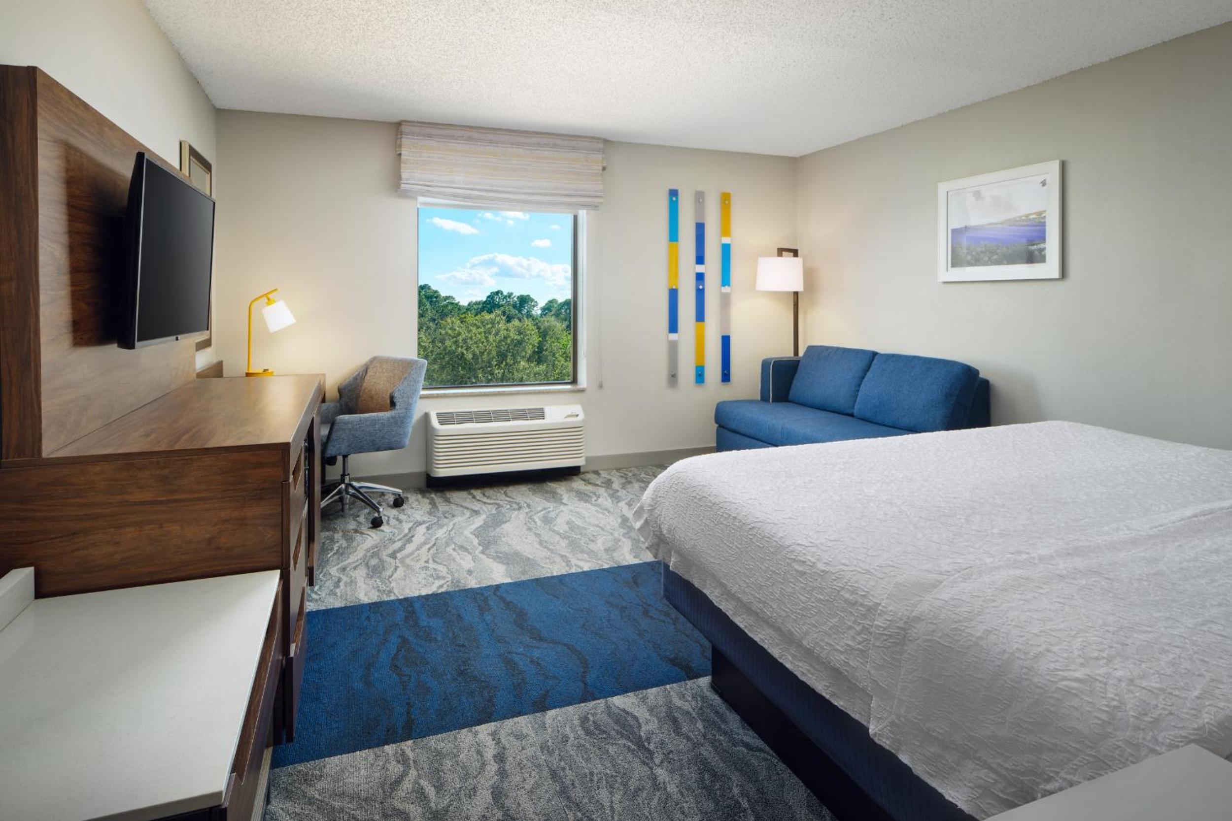 King Room with King Bed - Non-Smoking - Photo 1