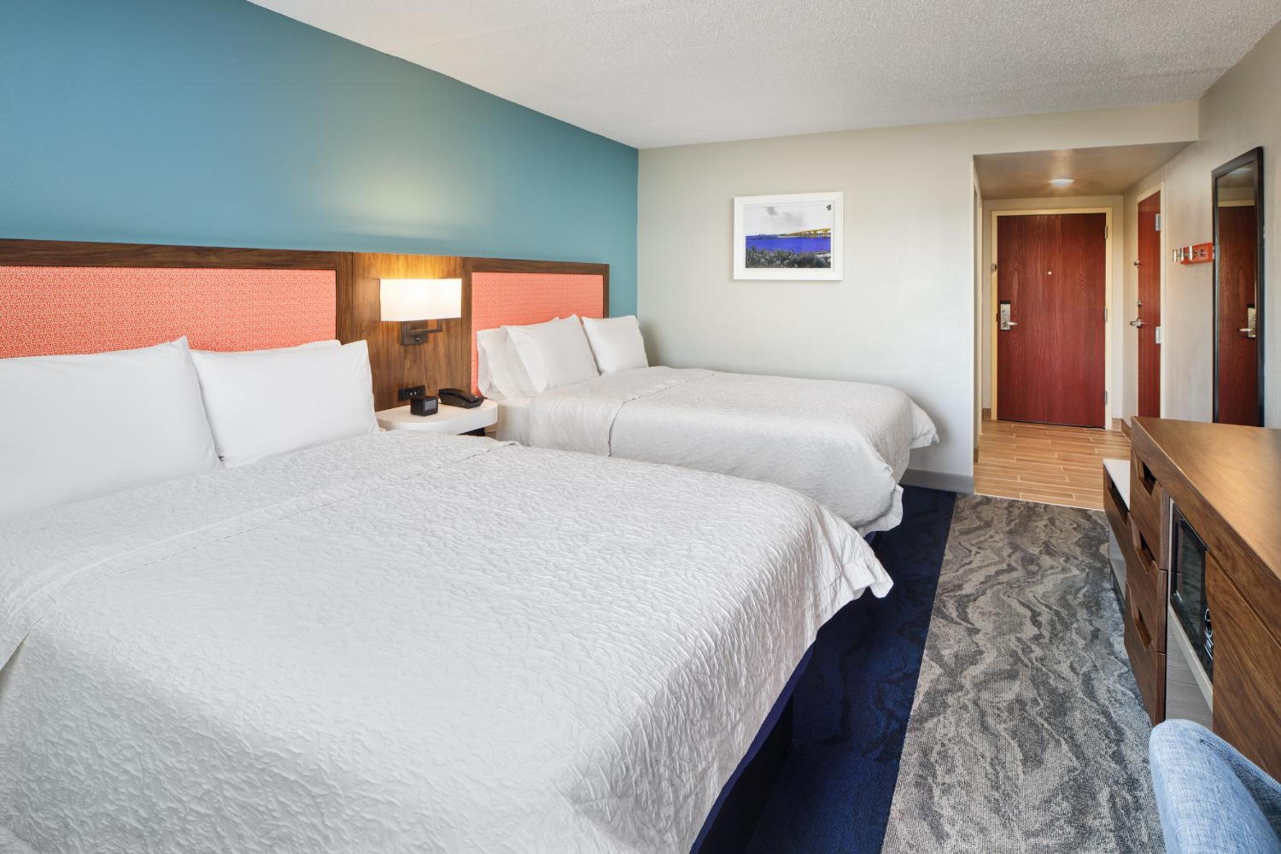 Room with Two Queen Beds - Non-Smoking - Photo 3