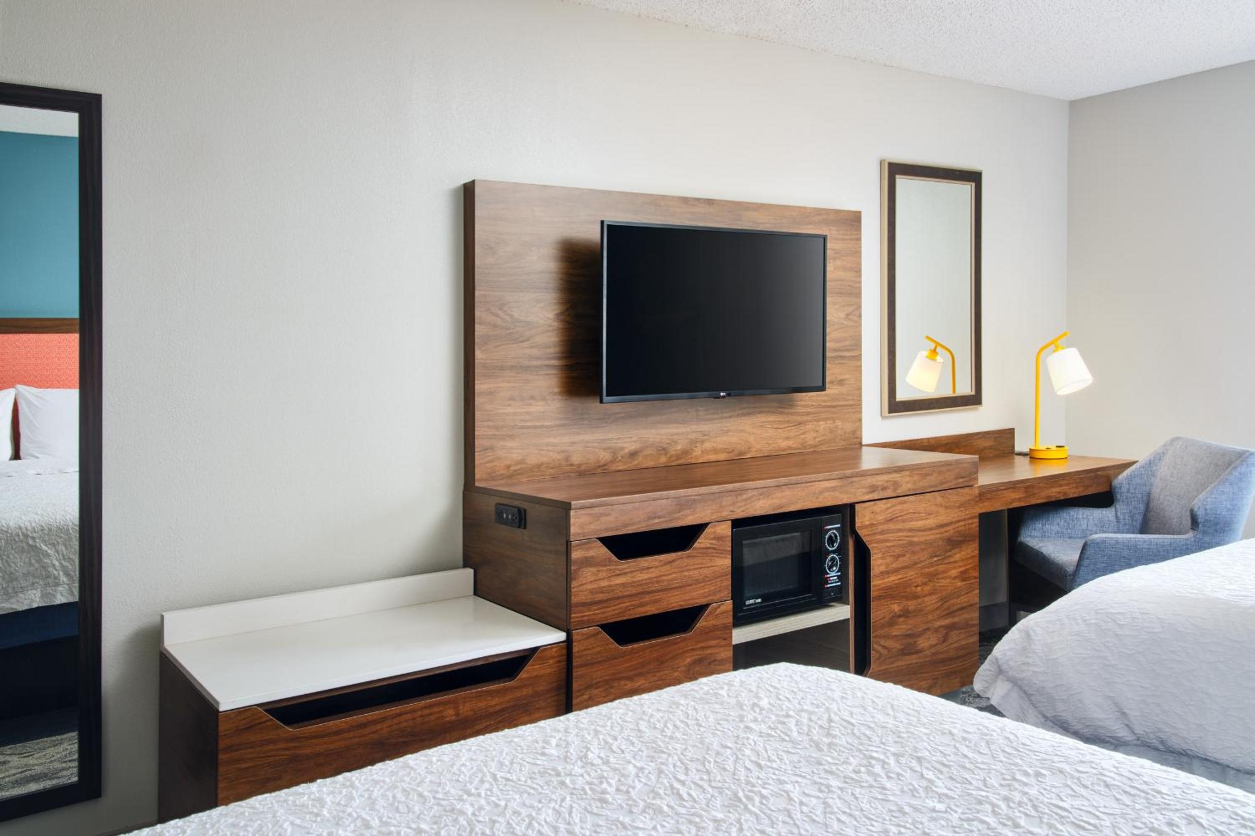 Room with Two Queen Beds - Non-Smoking - Photo 1