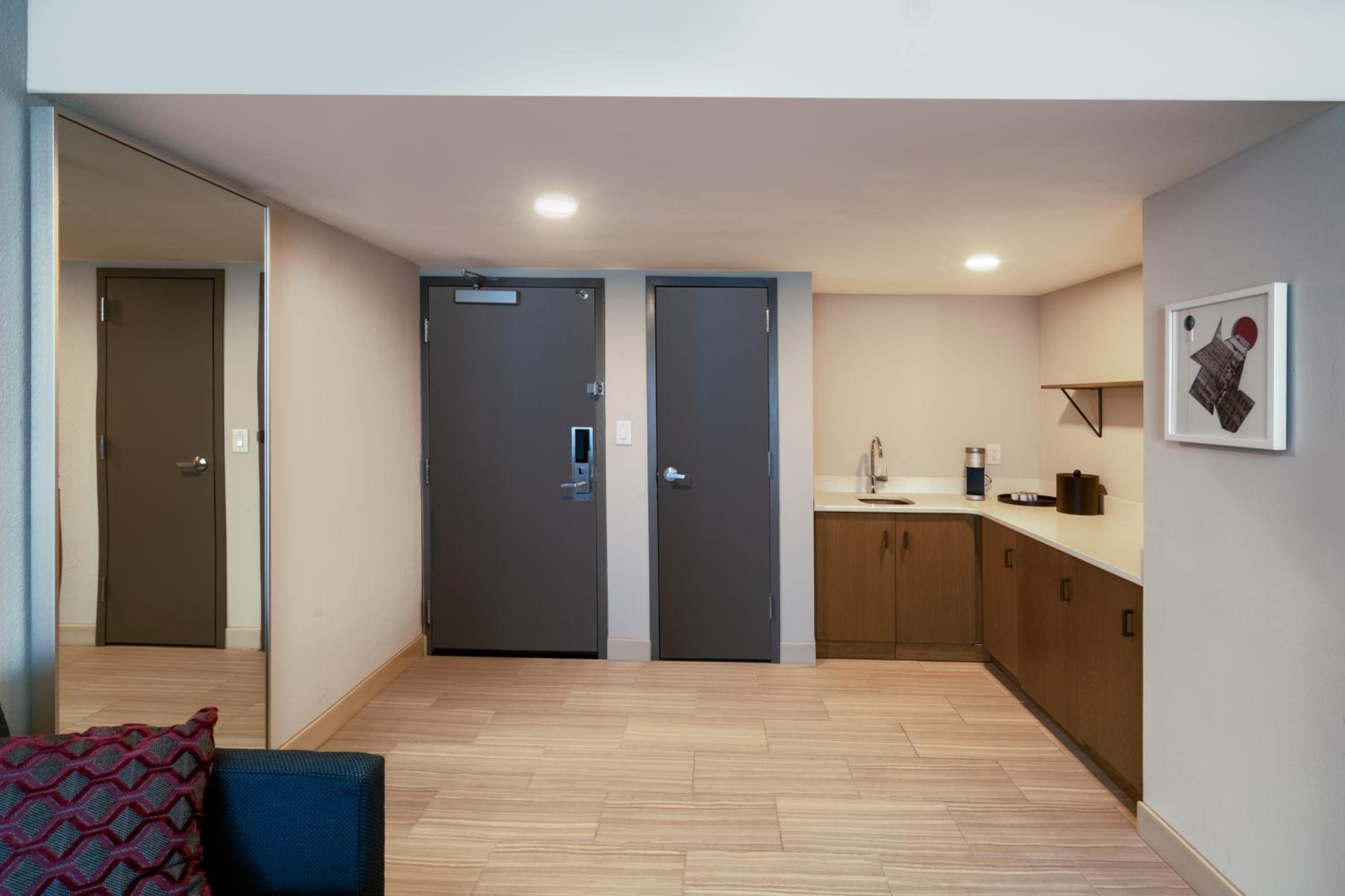 Junior King Suite - Photo 8