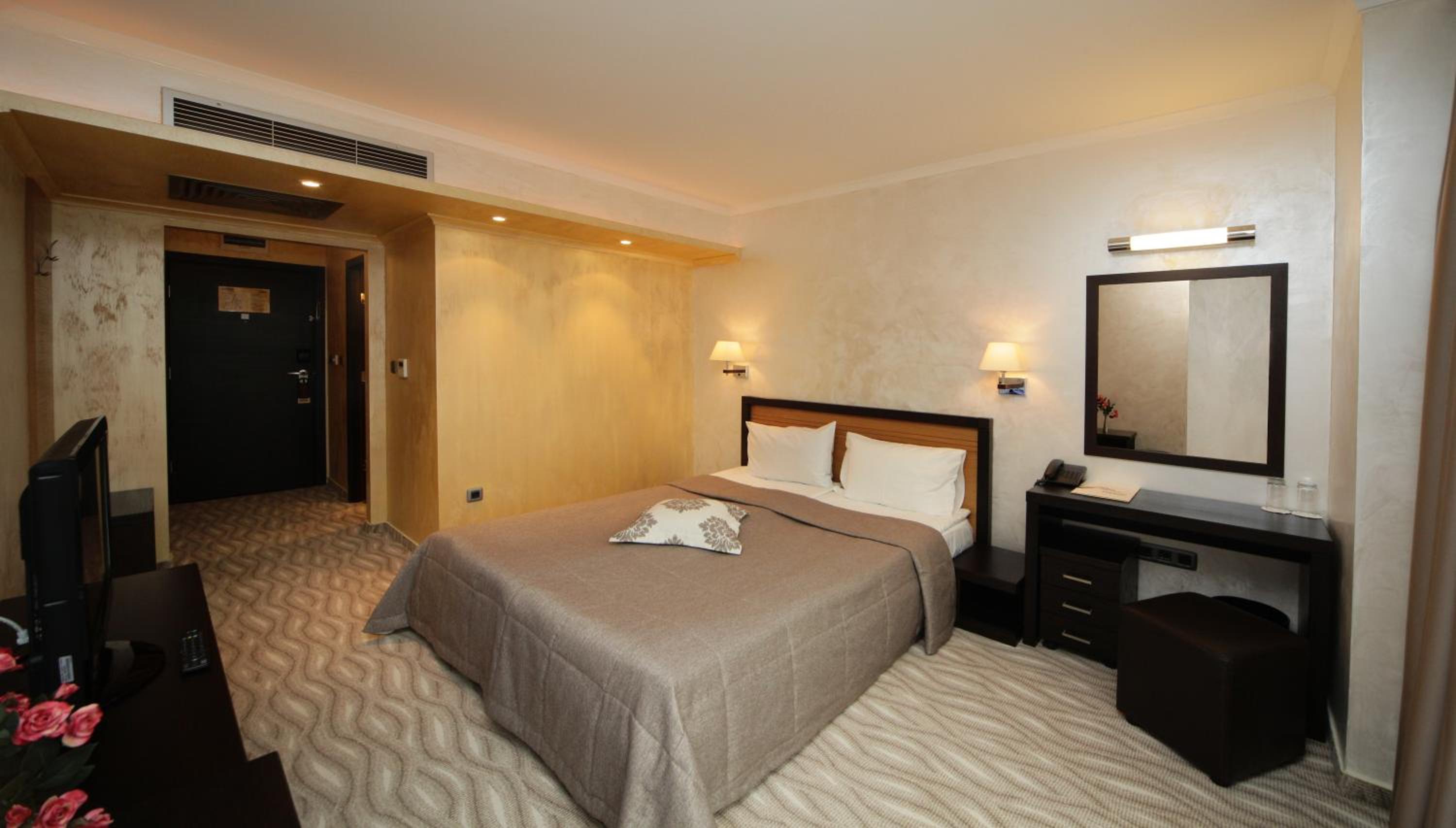 Double Room - Photo 14