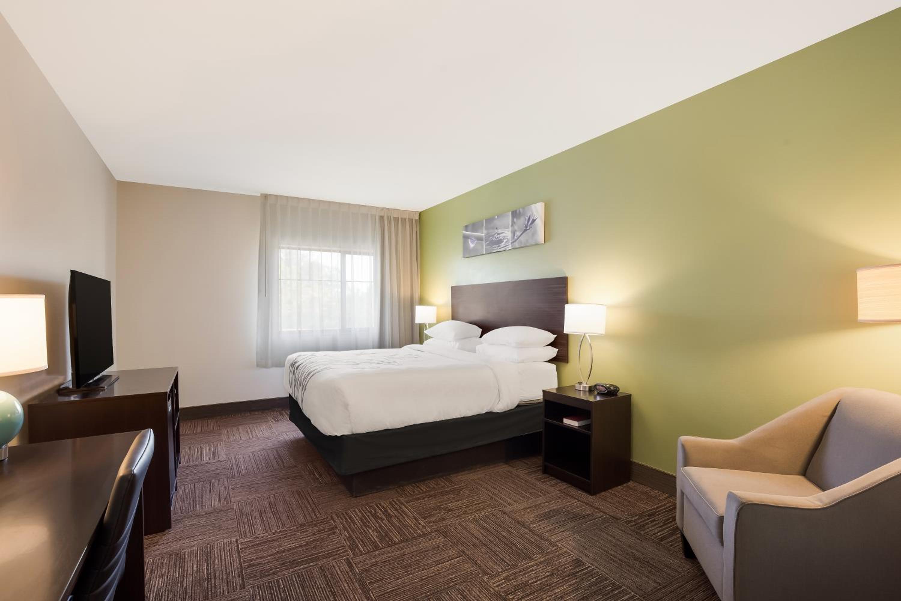King Room - Accessible/Non Smoking - Photo 6