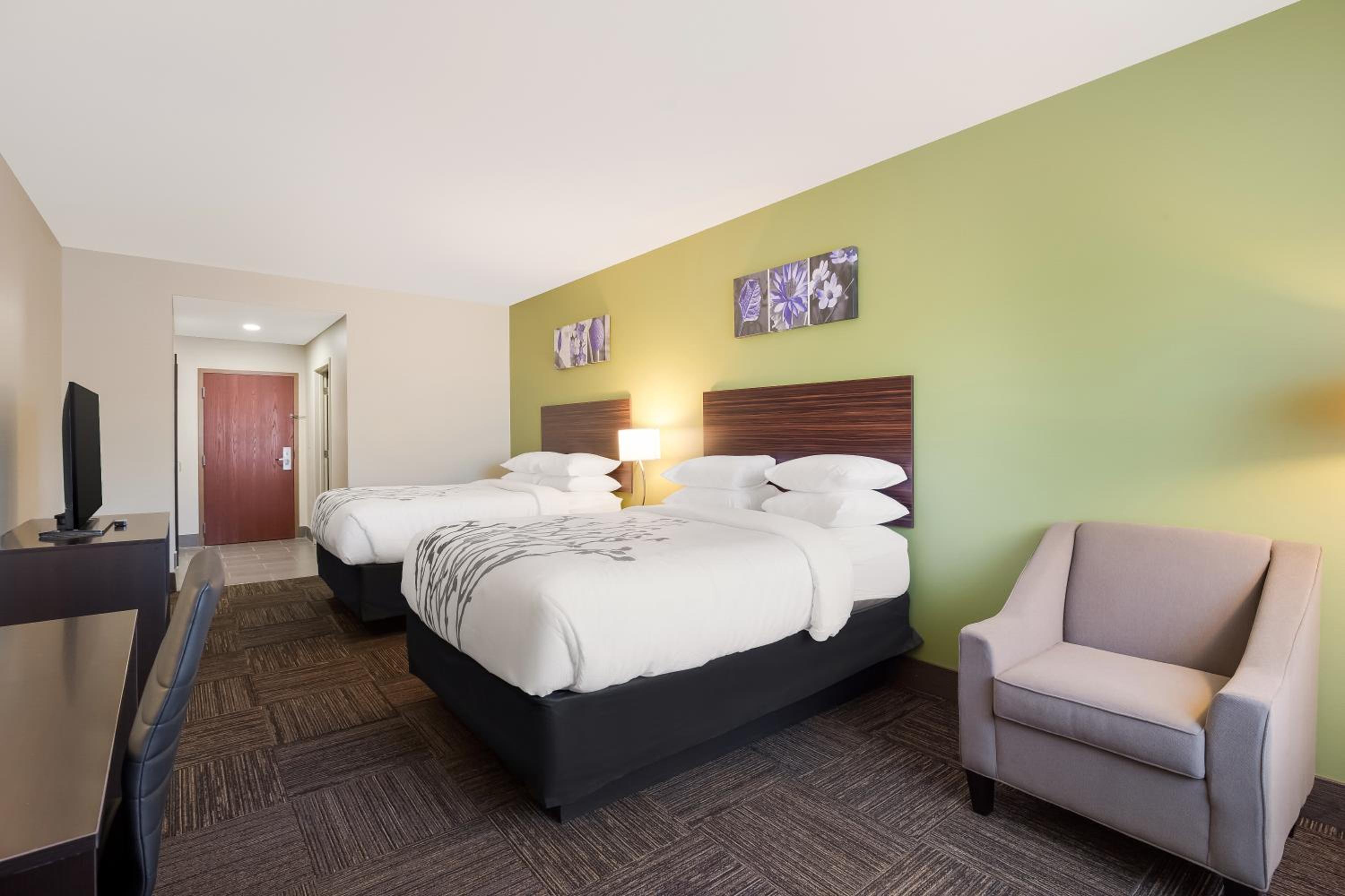 Standard Queen Room with Two Queen Beds - Non Smoking  - Photo 5