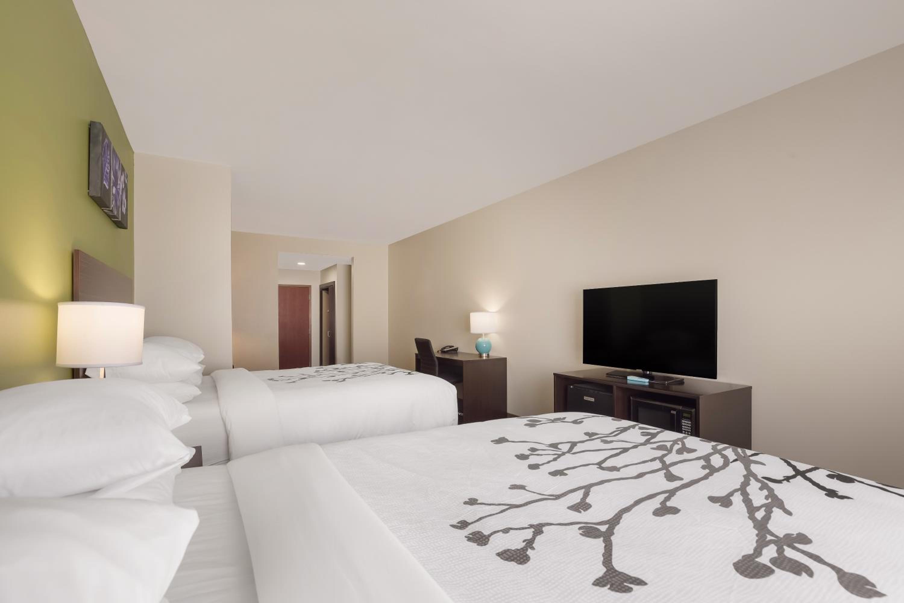 Double Suite with Two Double Beds - Non Smoking - Photo 3